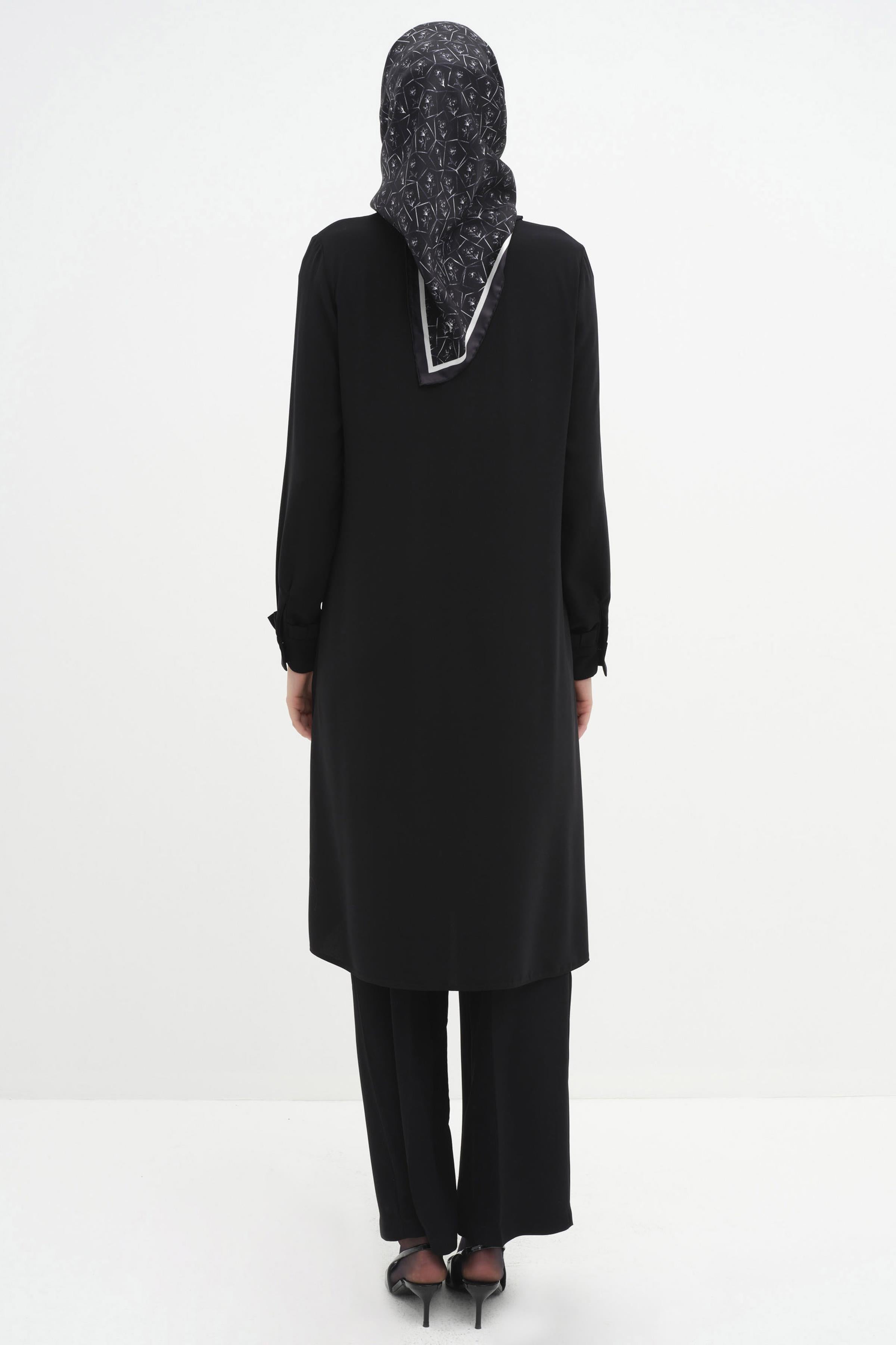 Yaka Ve Manşet Pile Detaylı Tunik - Siyah TUGBA