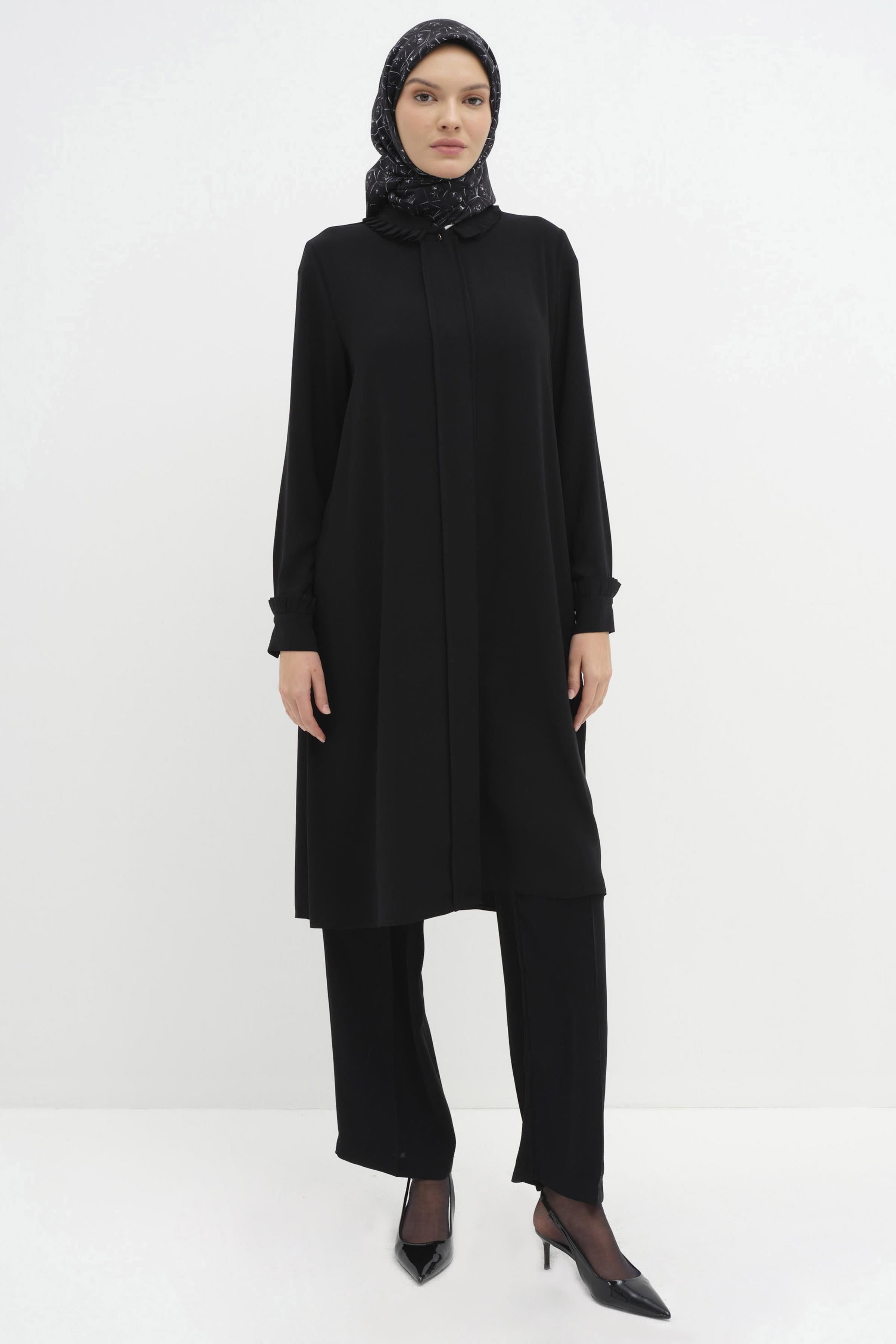 Yaka Ve Manşet Pile Detaylı Tunik - Siyah TUGBA