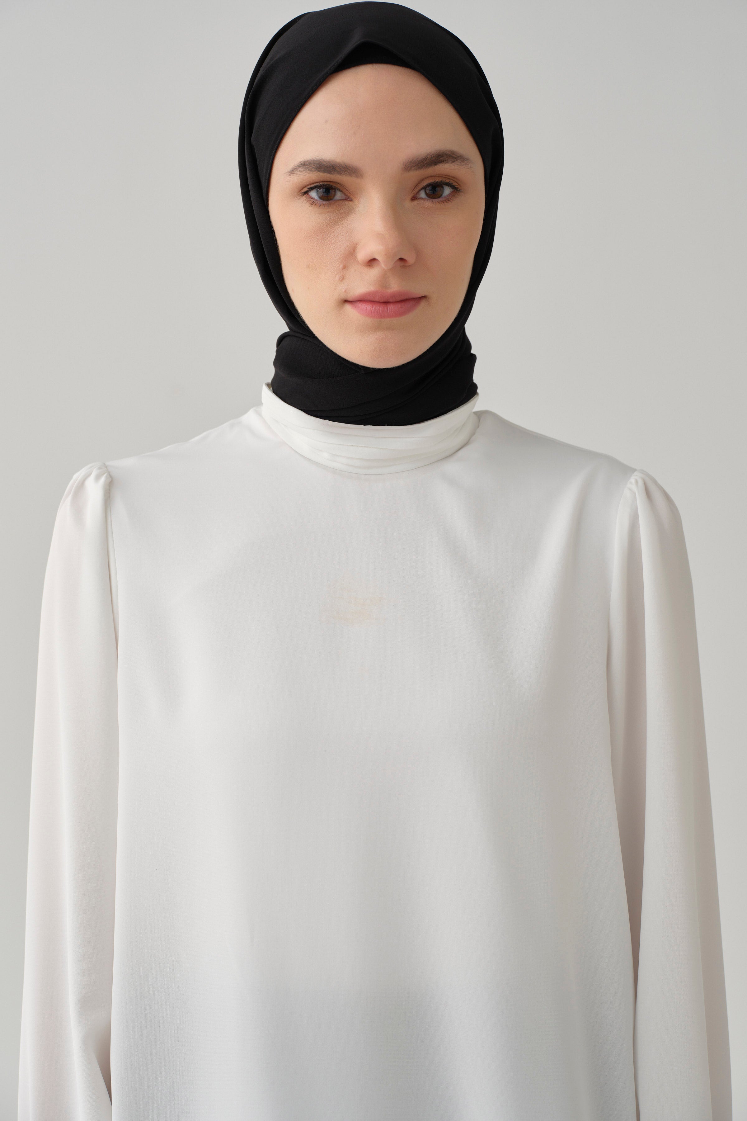 Yaka Ve Manşeti Pliseli Bluz - Ekru TUGBA