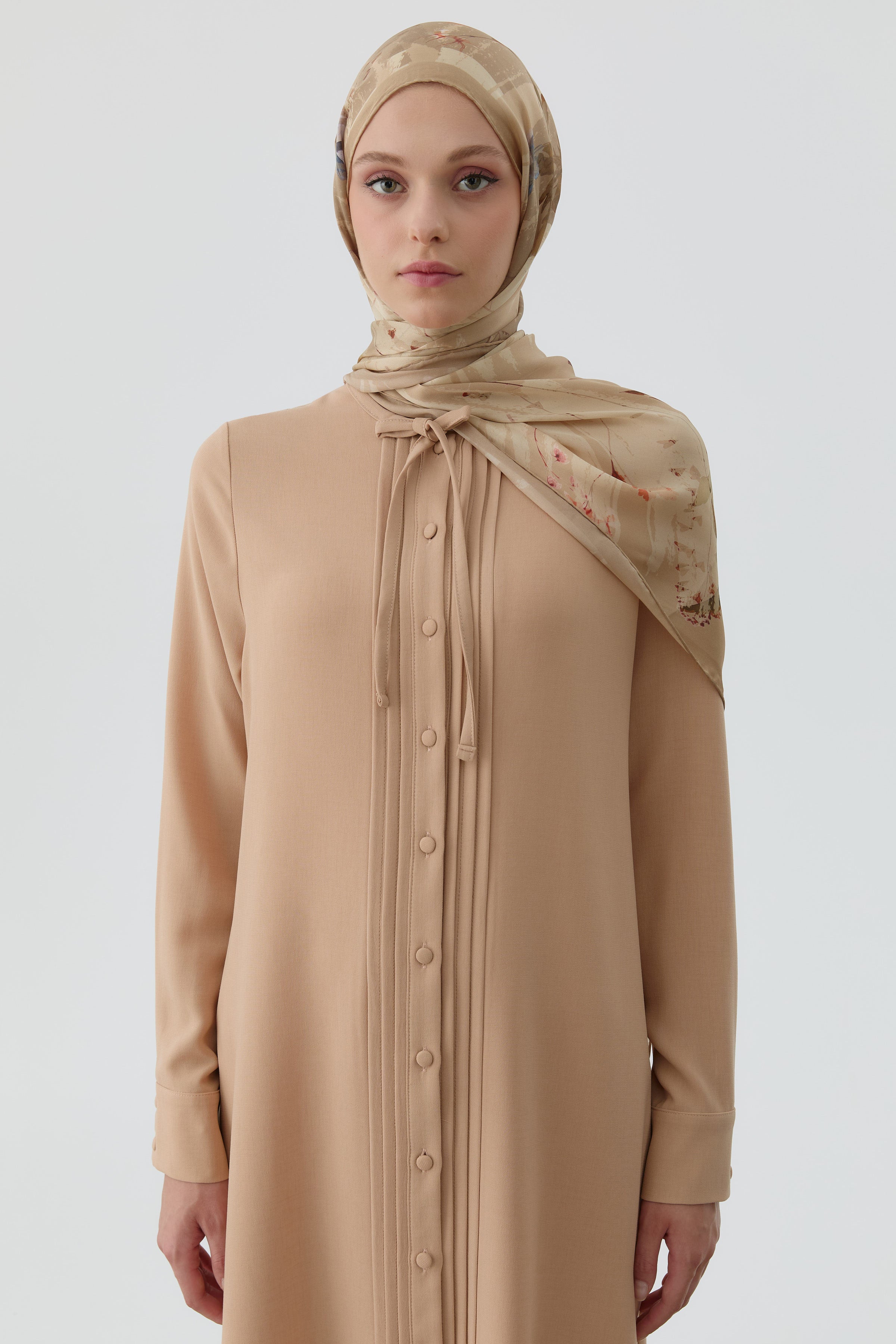 Yakası Bağcıklı Pileli Tunik - Bej TUGBA