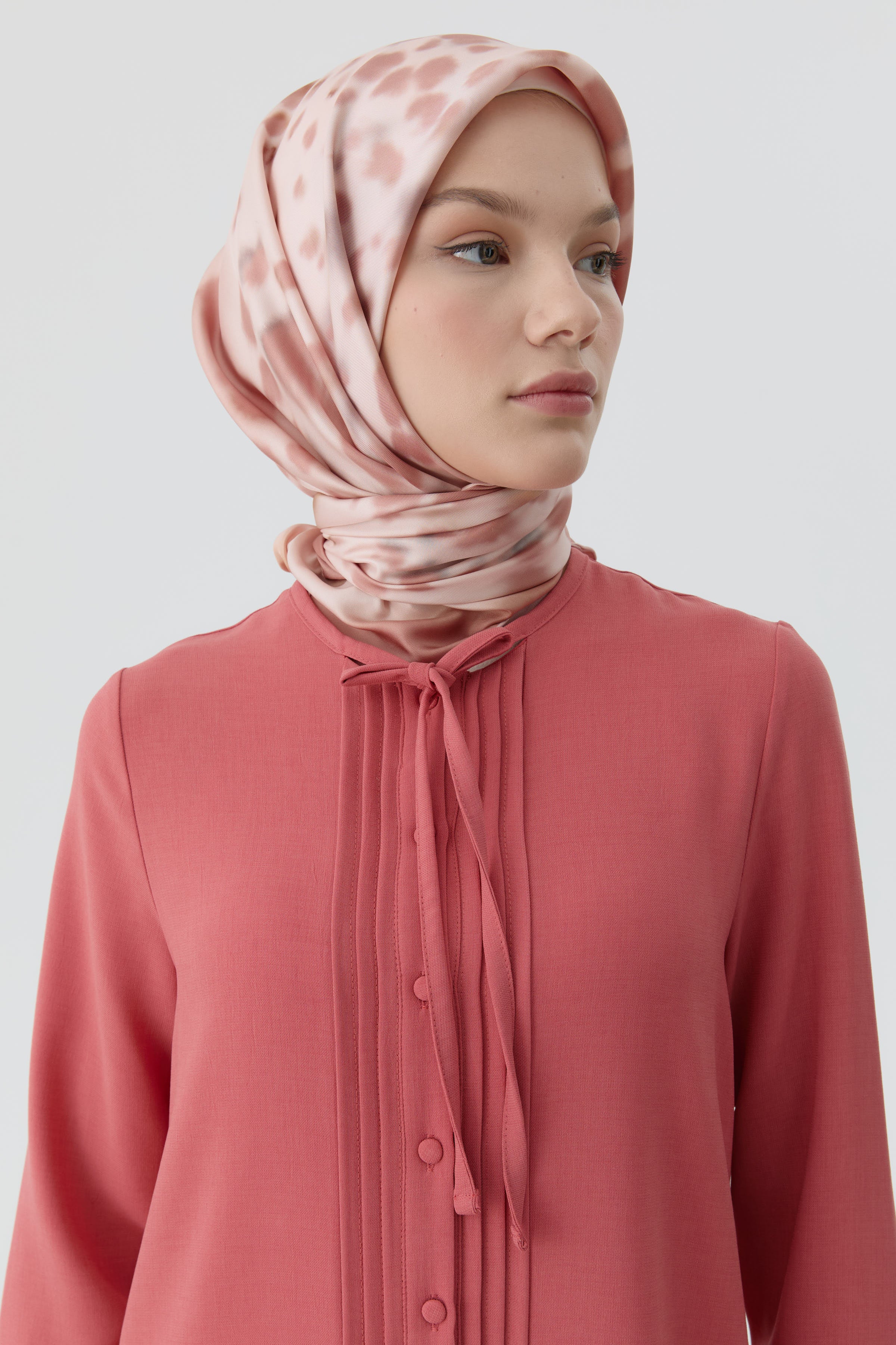 Yakası Bağcıklı Pileli Tunik - Somon TUGBA