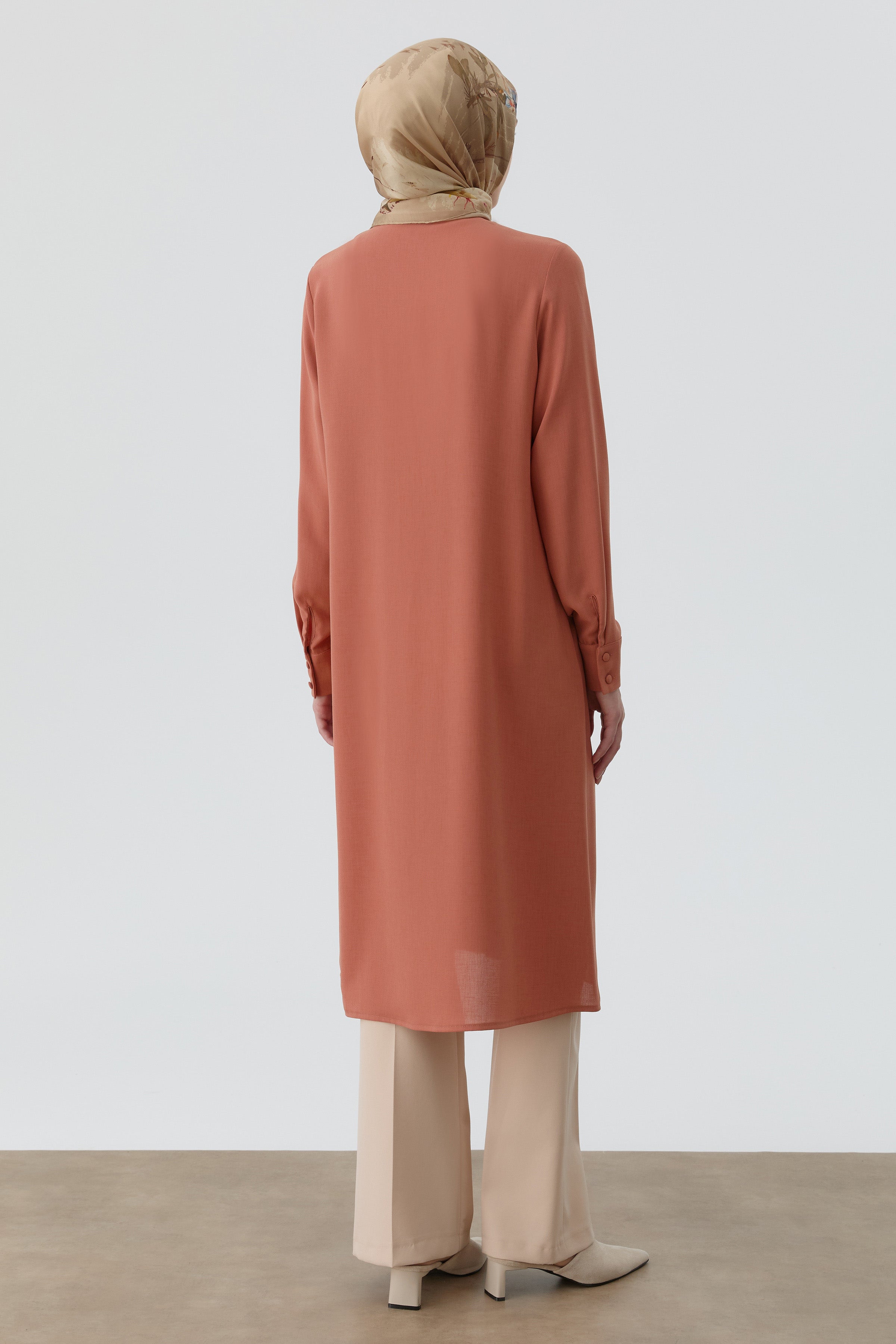 Yakası Bağcıklı Pileli Tunik - Tarçın TUGBA