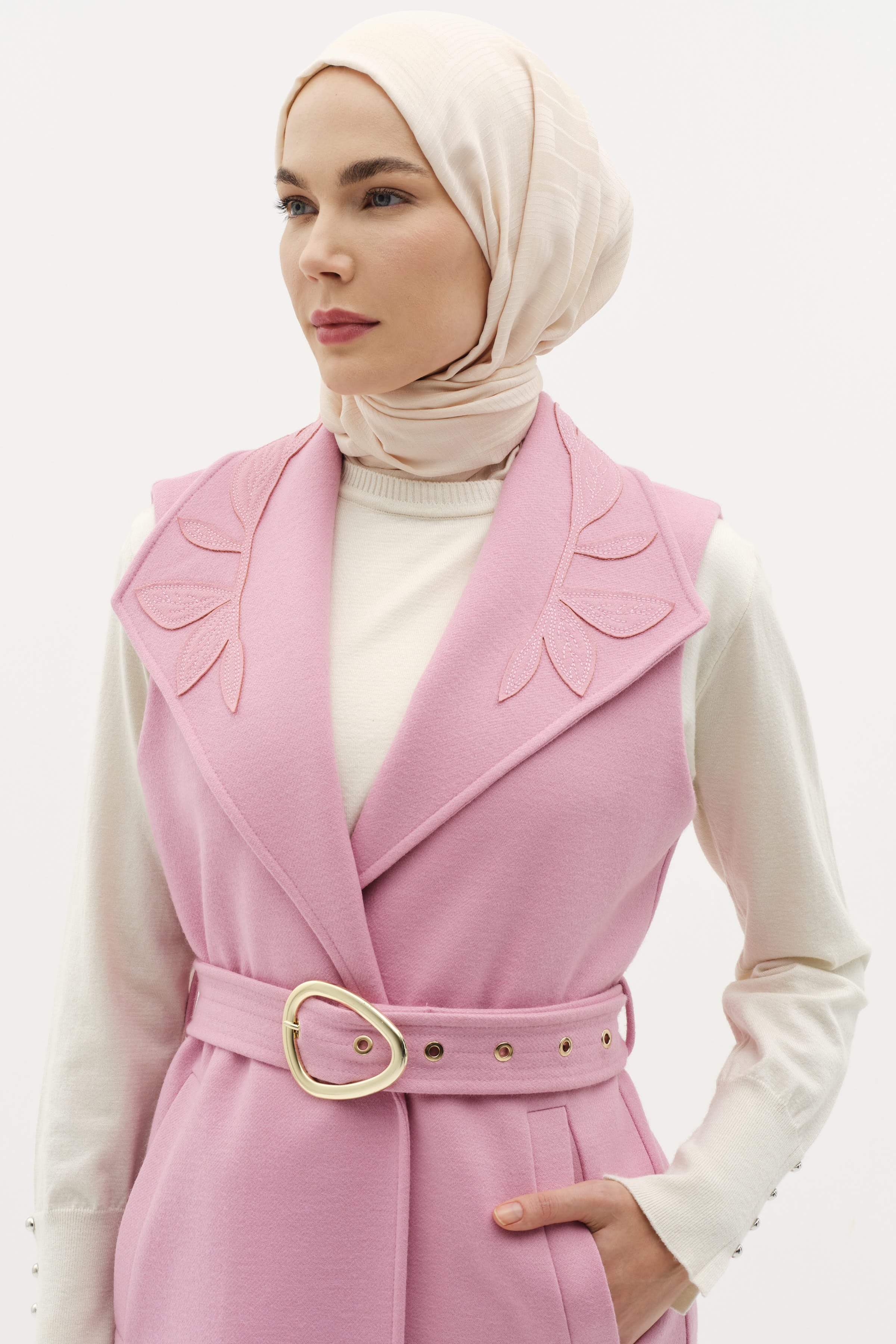 Yakası Nakışlı Kemerli Keçe Yelek - Pembe TUGBA