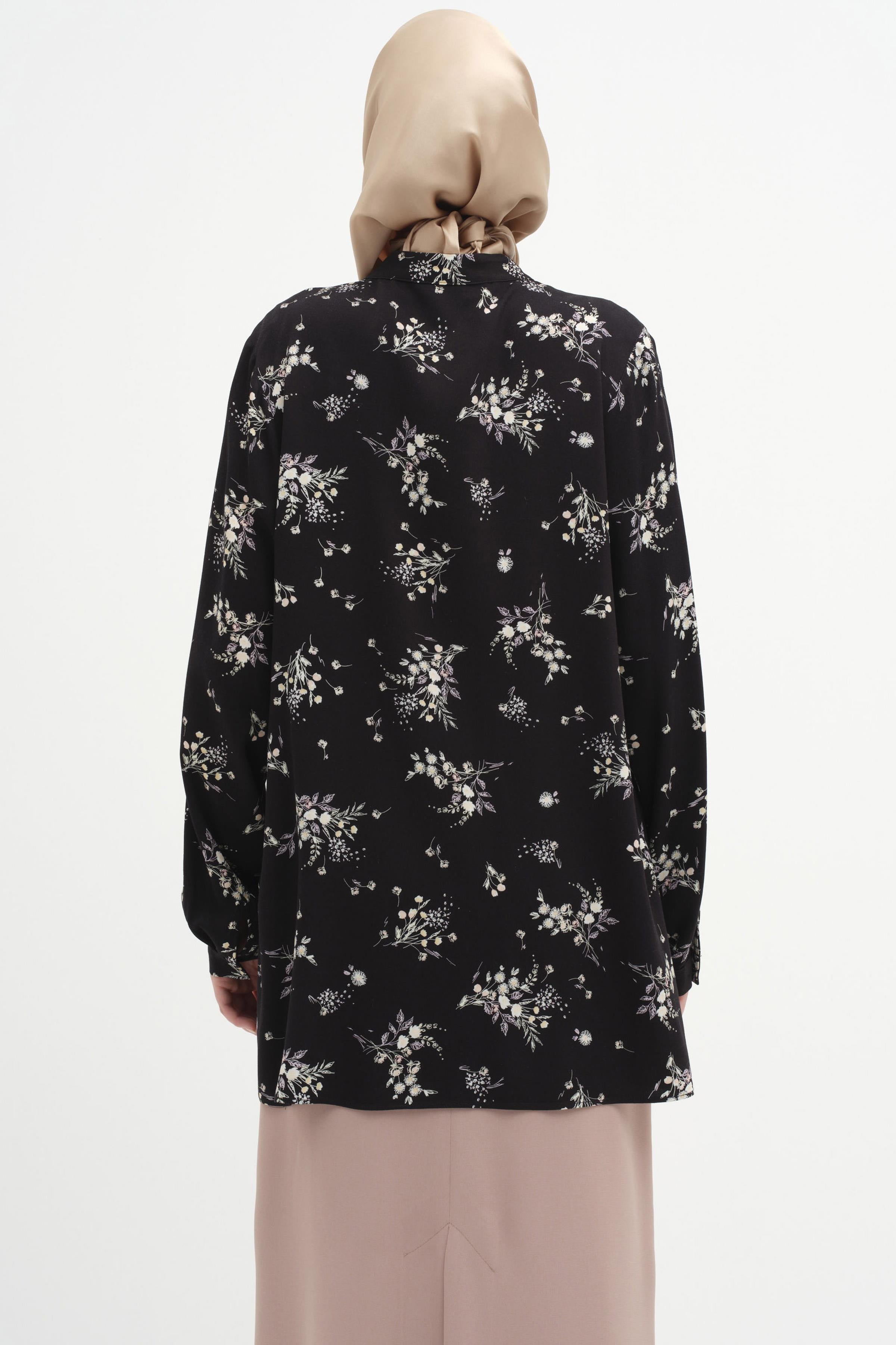 Yakası Pile Detaylı Bluz - Siyah TUGBA