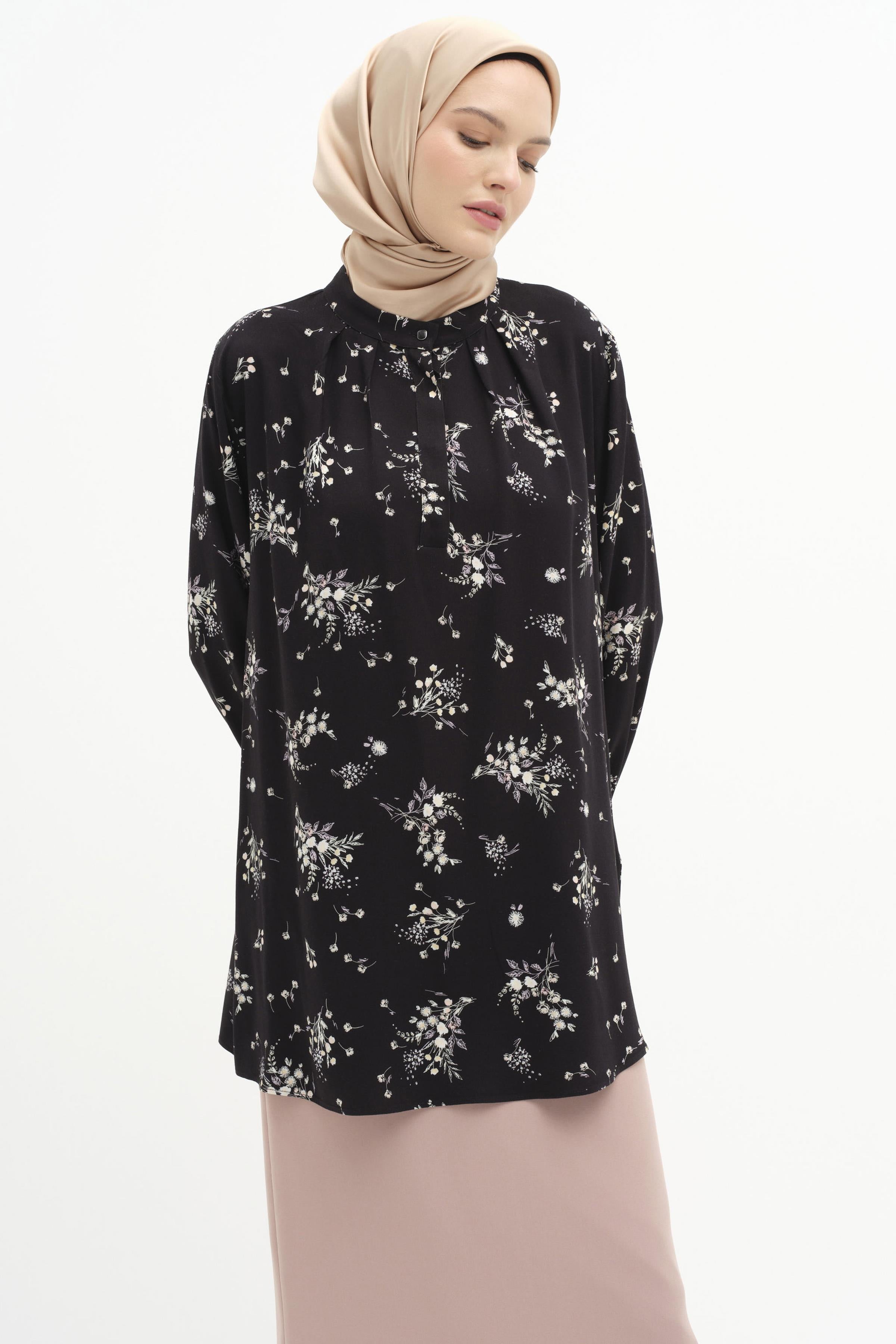 Yakası Pile Detaylı Bluz - Siyah TUGBA