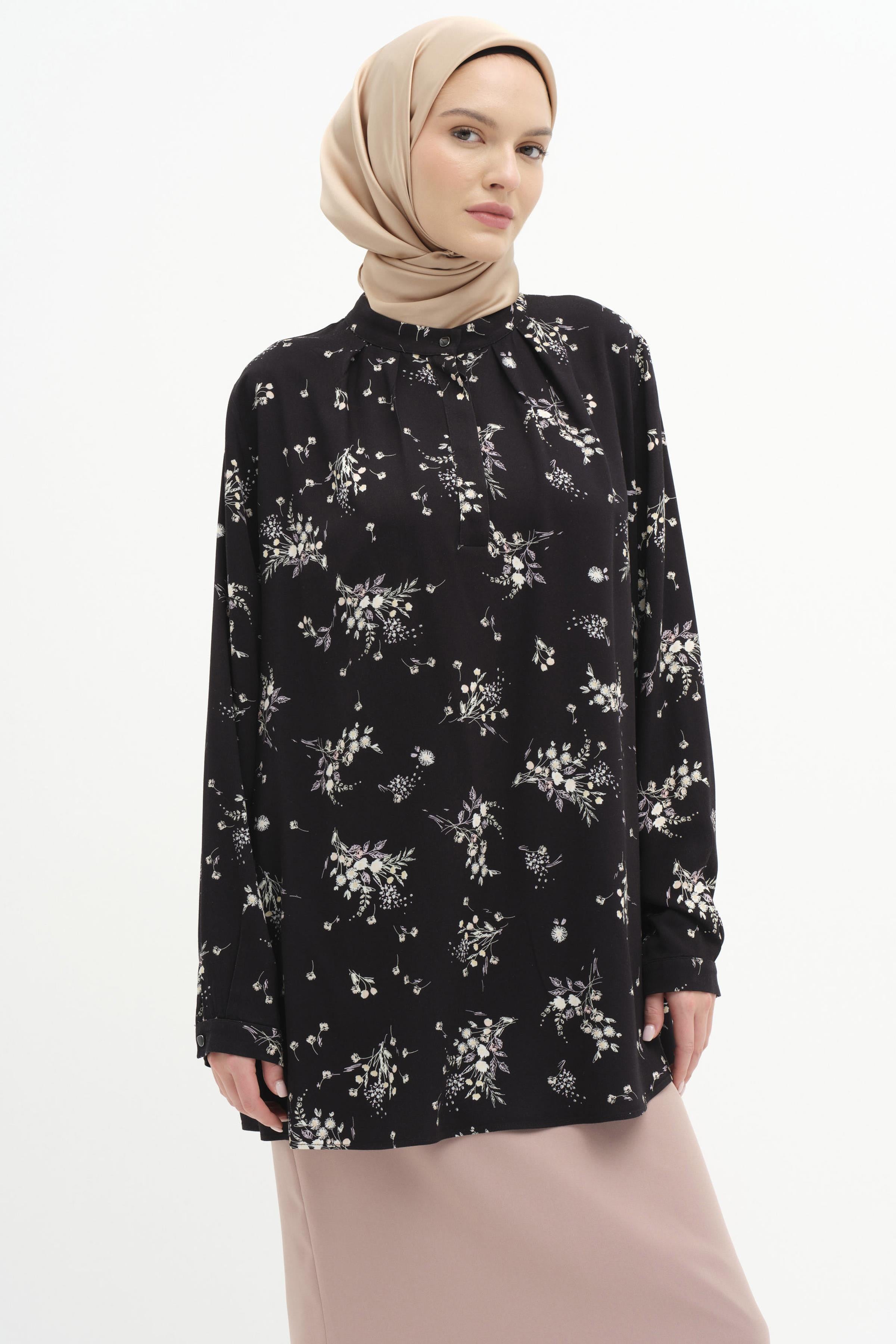 Yakası Pile Detaylı Bluz - Siyah TUGBA