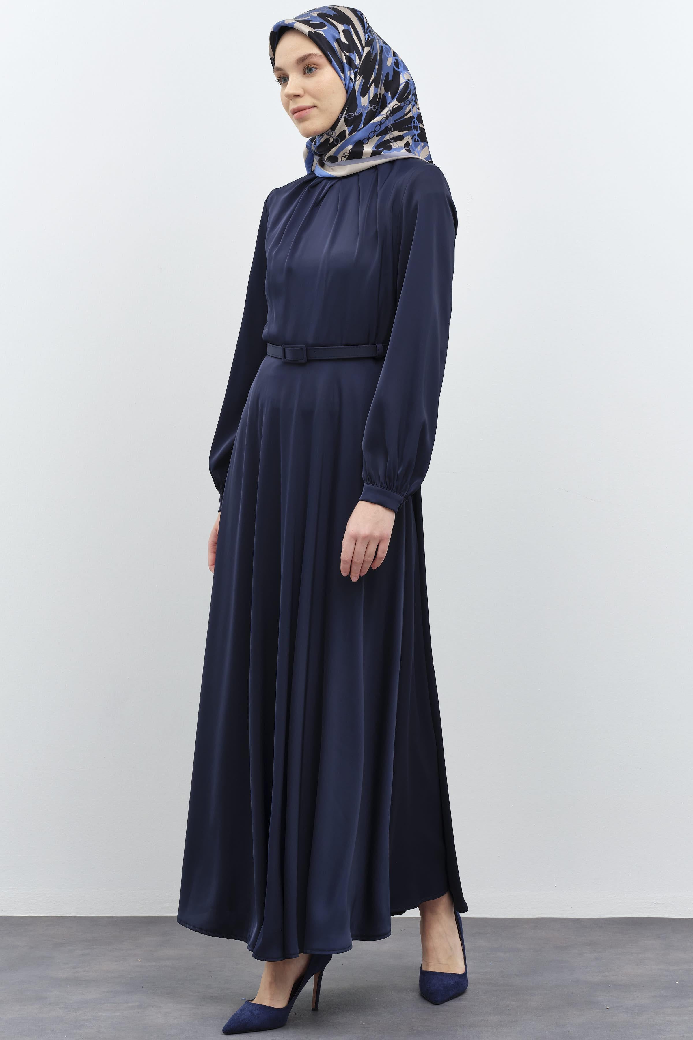 Yakası Pile Detaylı Kemerli Elbise - Lacivert TUGBA