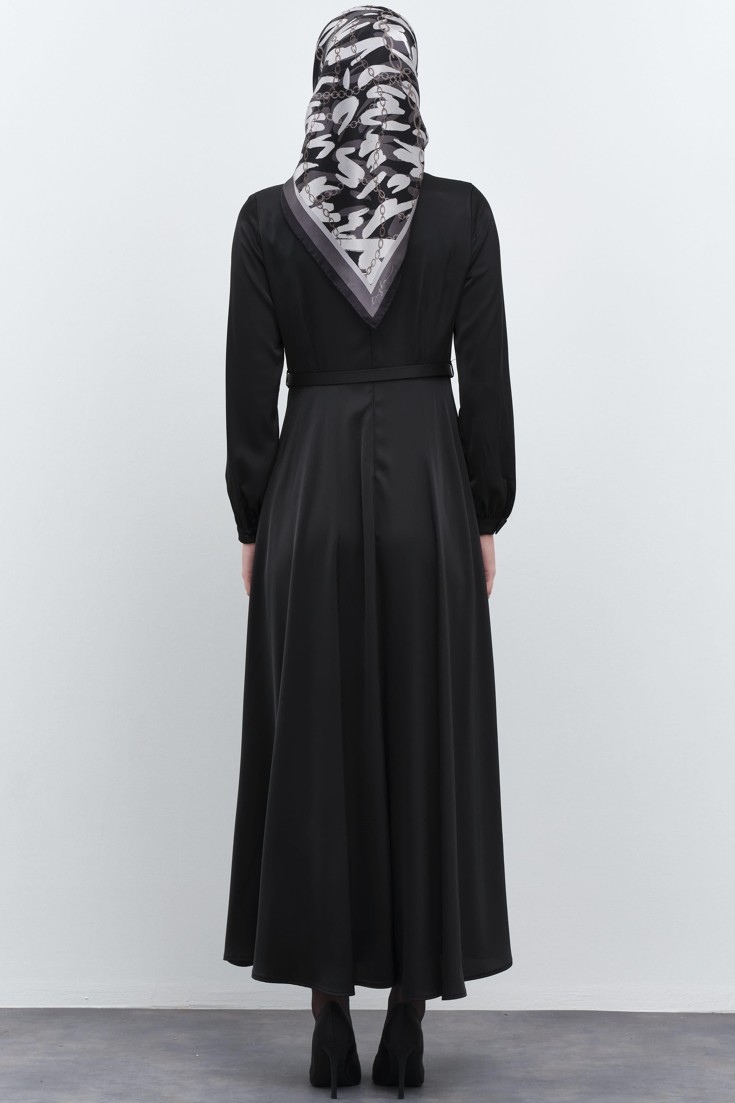 Yakası Pile Detaylı Kemerli Elbise - Siyah TUGBA