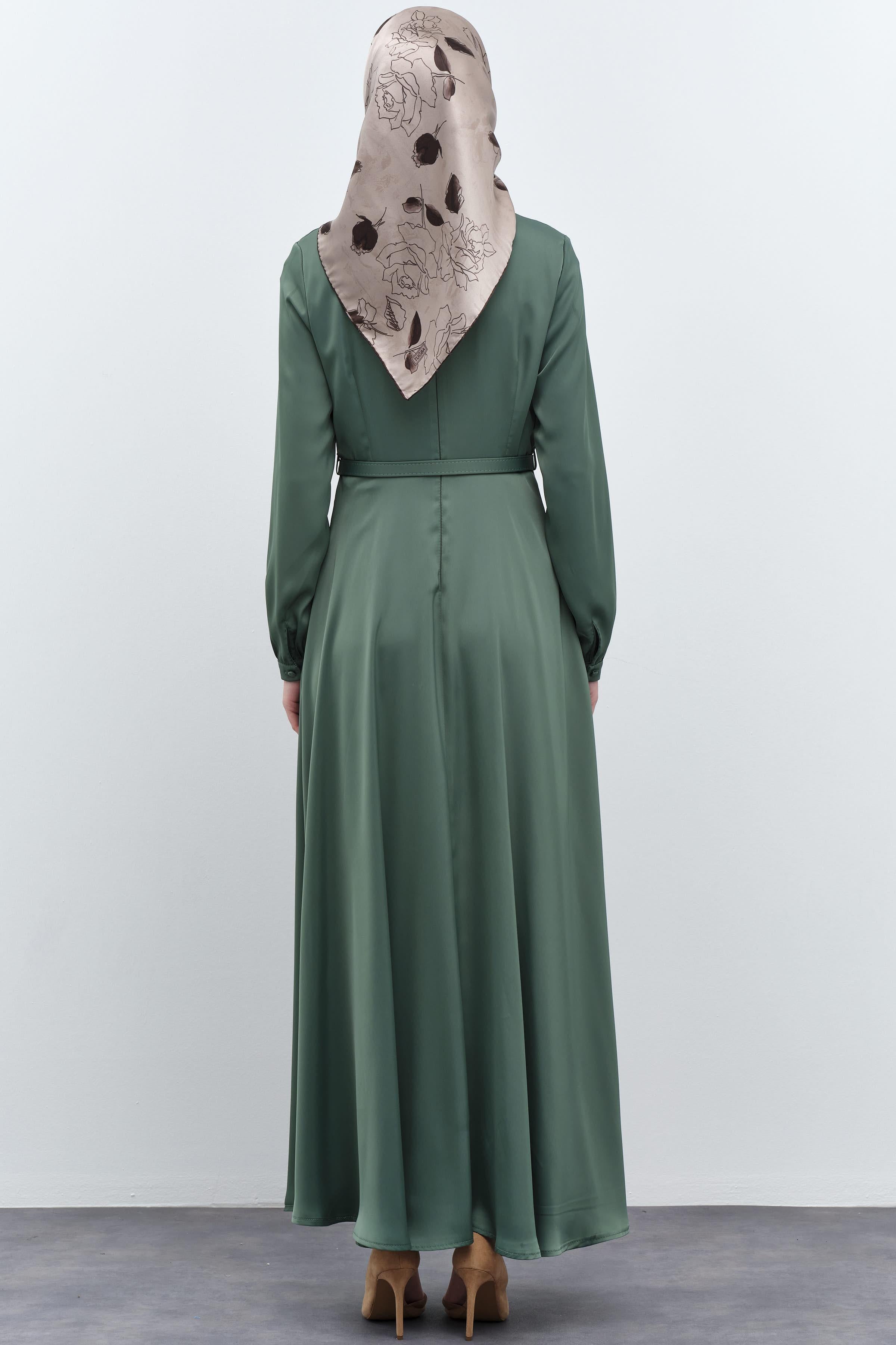 Yakası Pile Detaylı Kemerli Elbise - Yeşil TUGBA