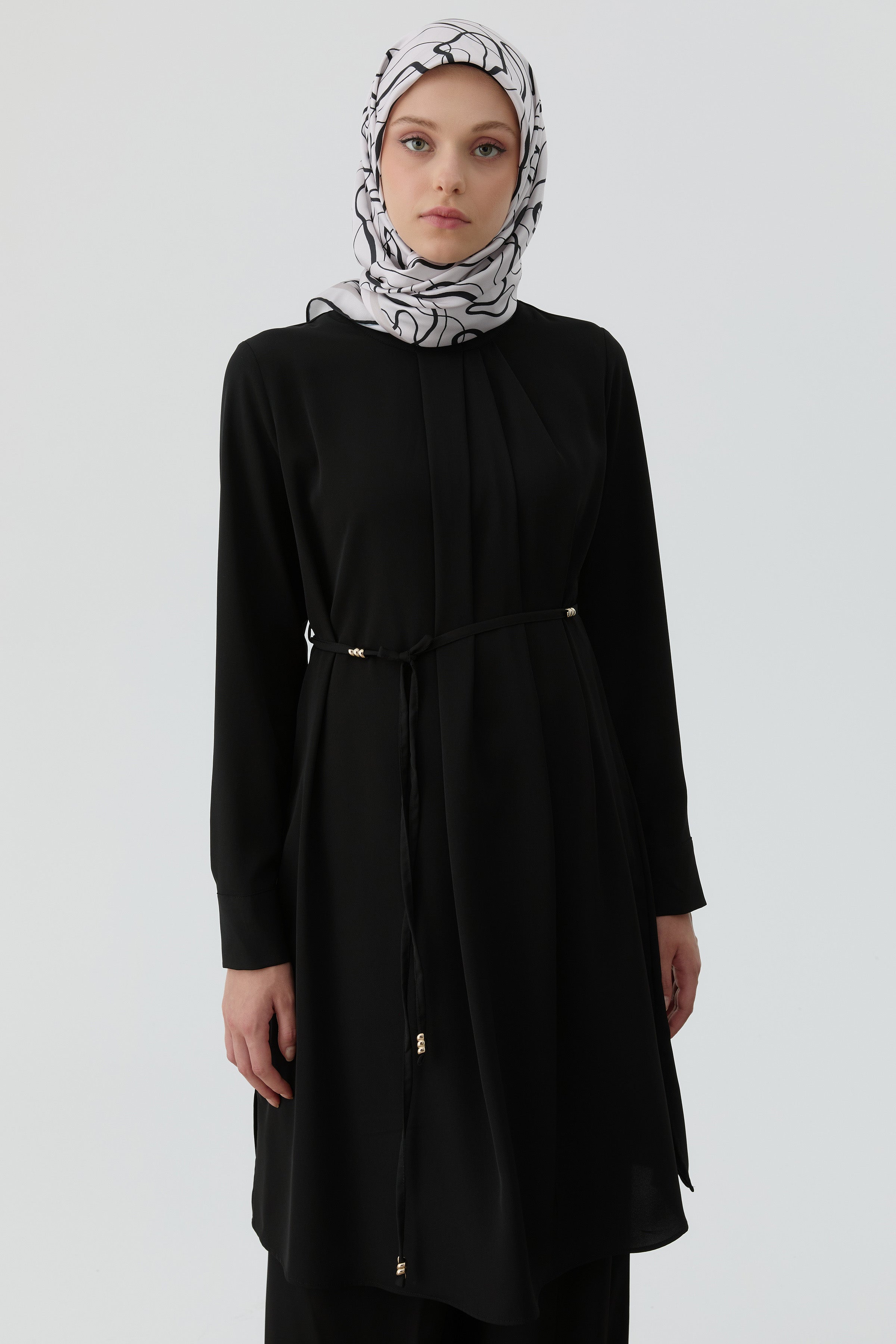 Yakası Pile Detaylı Tunik - Siyah TUGBA