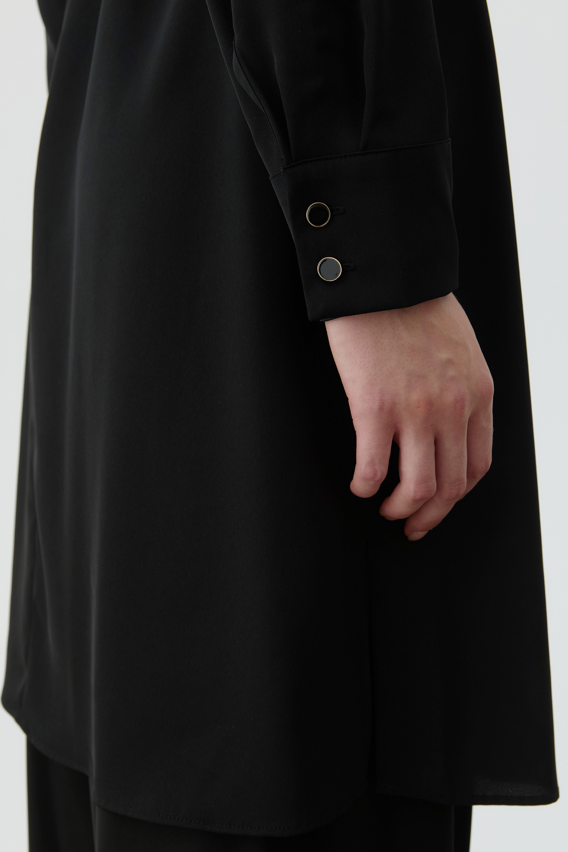 Yakası Pile Detaylı Tunik - Siyah TUGBA