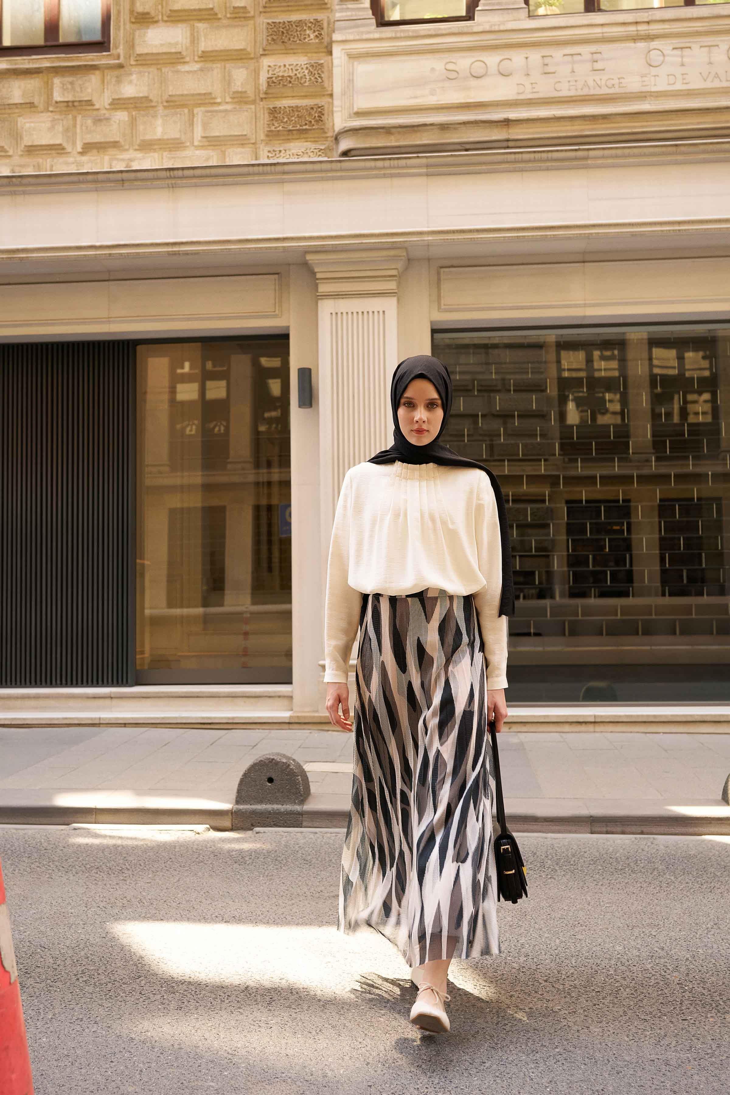 Yakası Pileli Boncuk İşlemeli Bluz - Ekru TUGBA