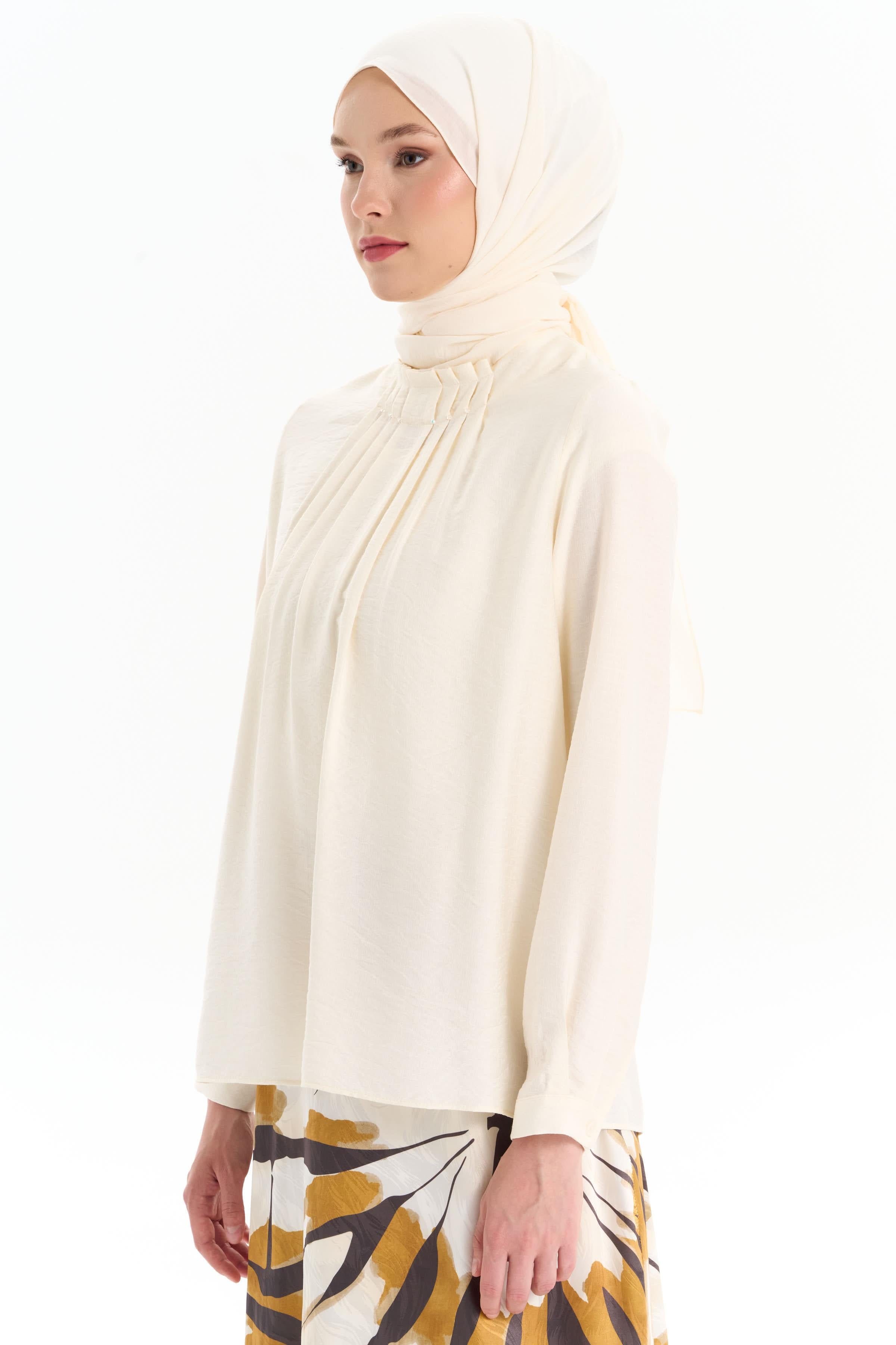 Yakası Pileli Boncuk İşlemeli Bluz - Ekru TUGBA