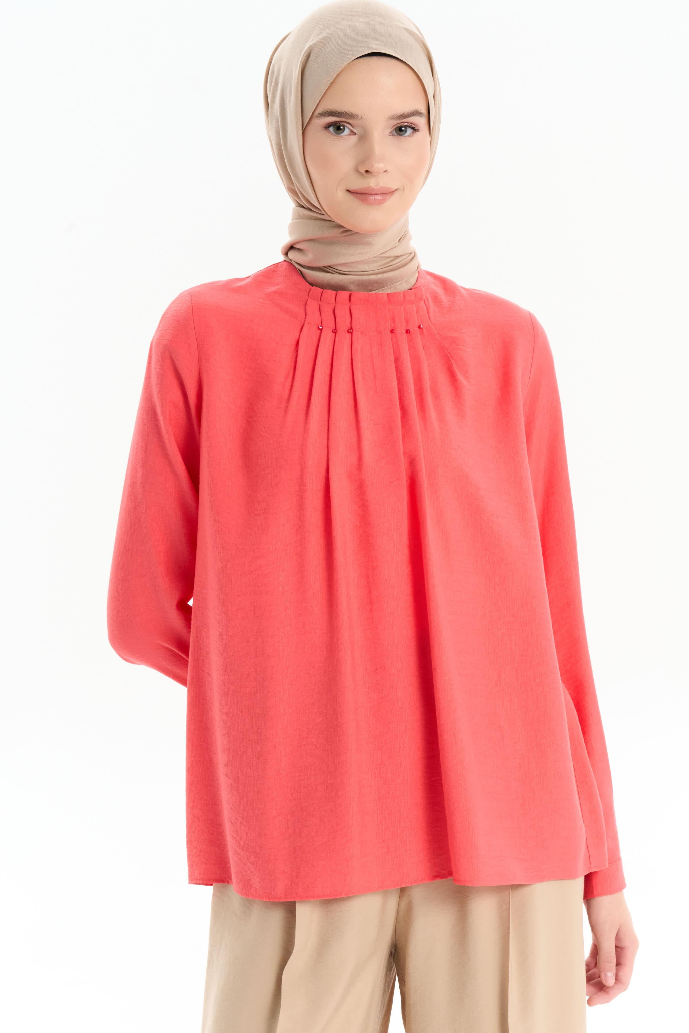Yakası Pileli Boncuk İşlemeli Bluz - Mercan TUGBA