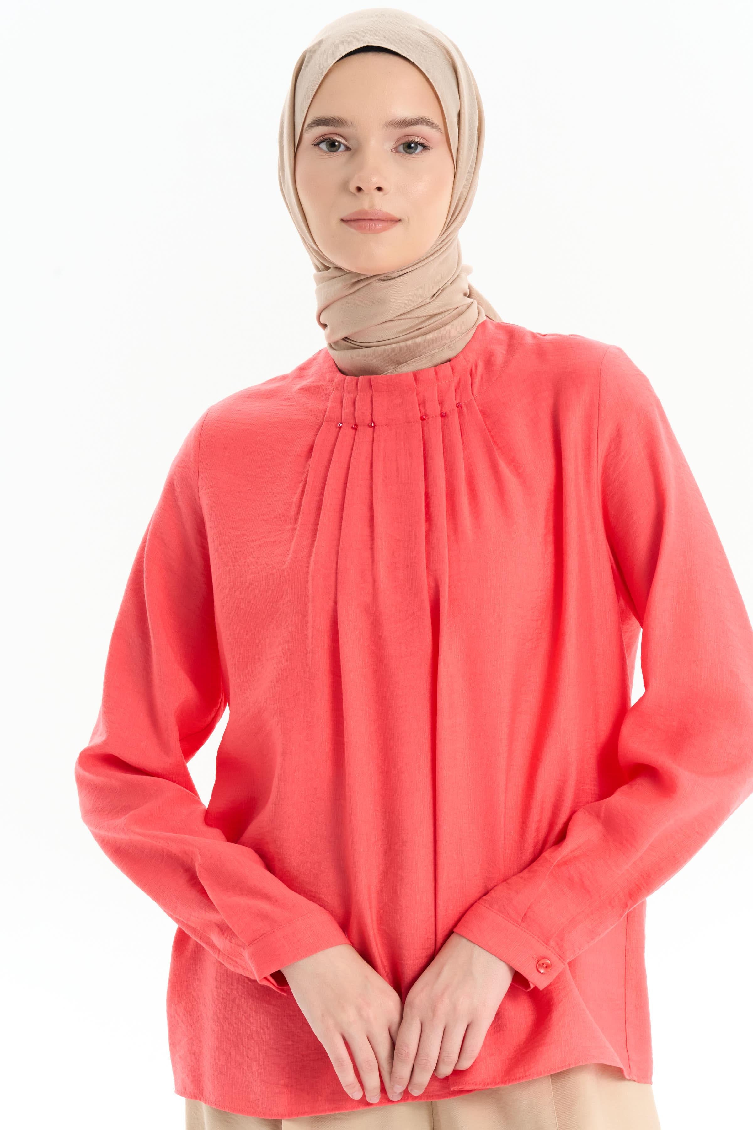 Yakası Pileli Boncuk İşlemeli Bluz - Mercan TUGBA