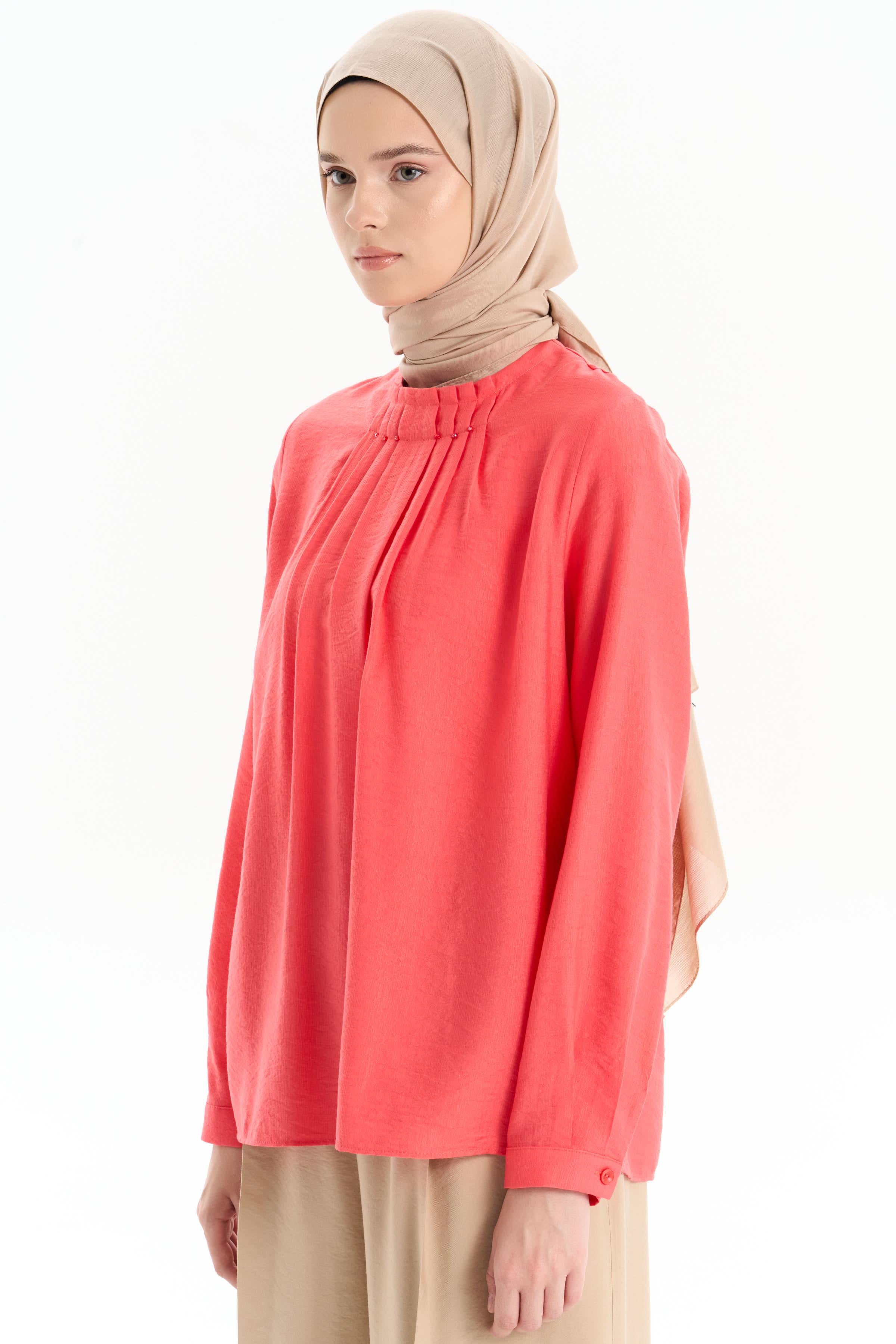 Yakası Pileli Boncuk İşlemeli Bluz - Mercan TUGBA