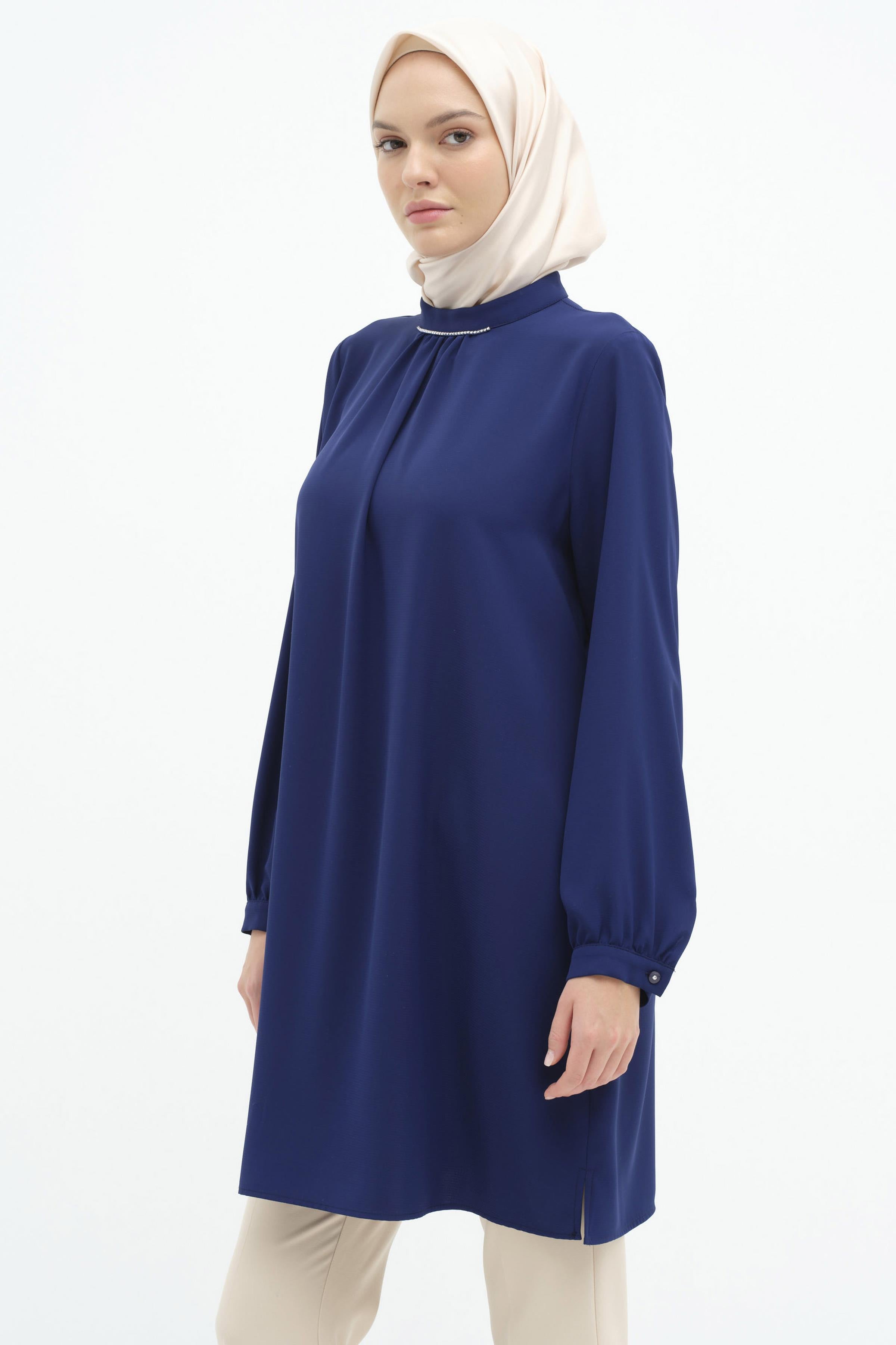 Yakası Taşlı Büzgülü Tunik - Lacivert TUGBA