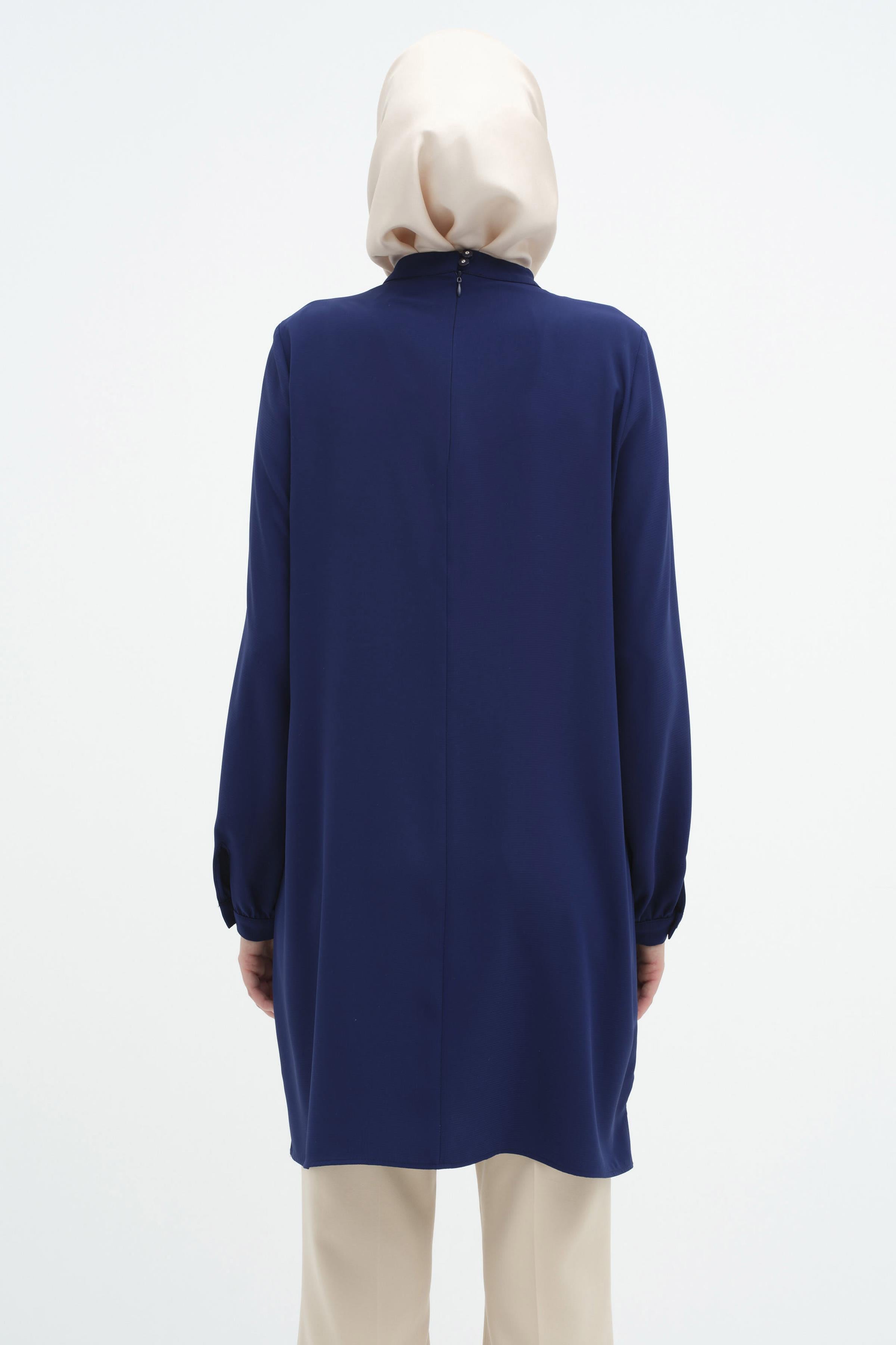 Yakası Taşlı Büzgülü Tunik - Lacivert TUGBA