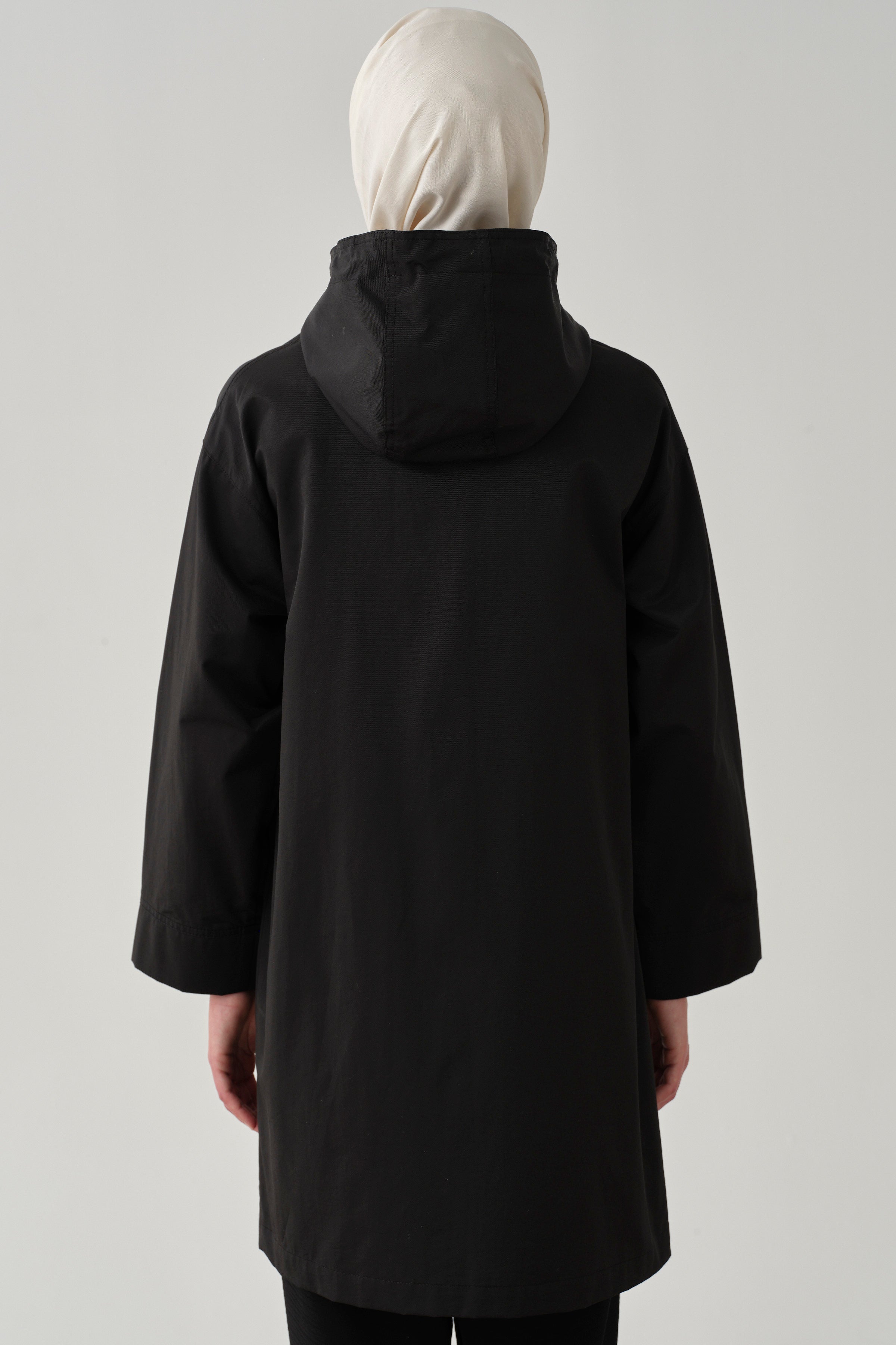 Yaprak Desen Baskılı Yağmurluk - Siyah TUGBA