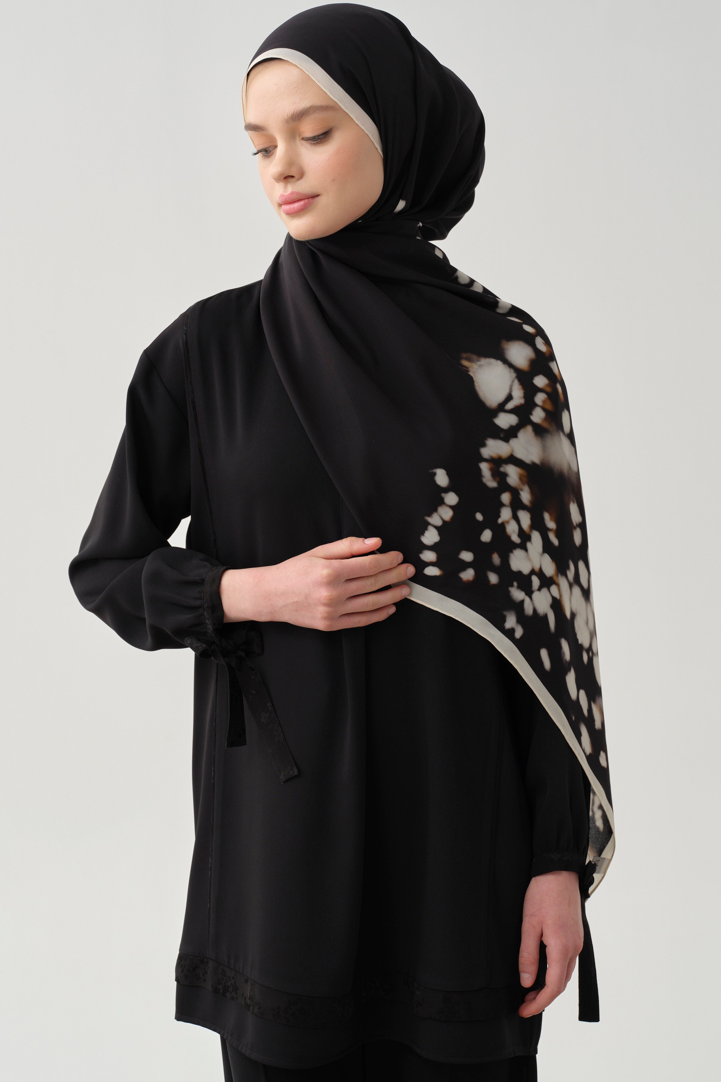 Yarım Pat Detaylı Garnili Tunik - Siyah TUGBA