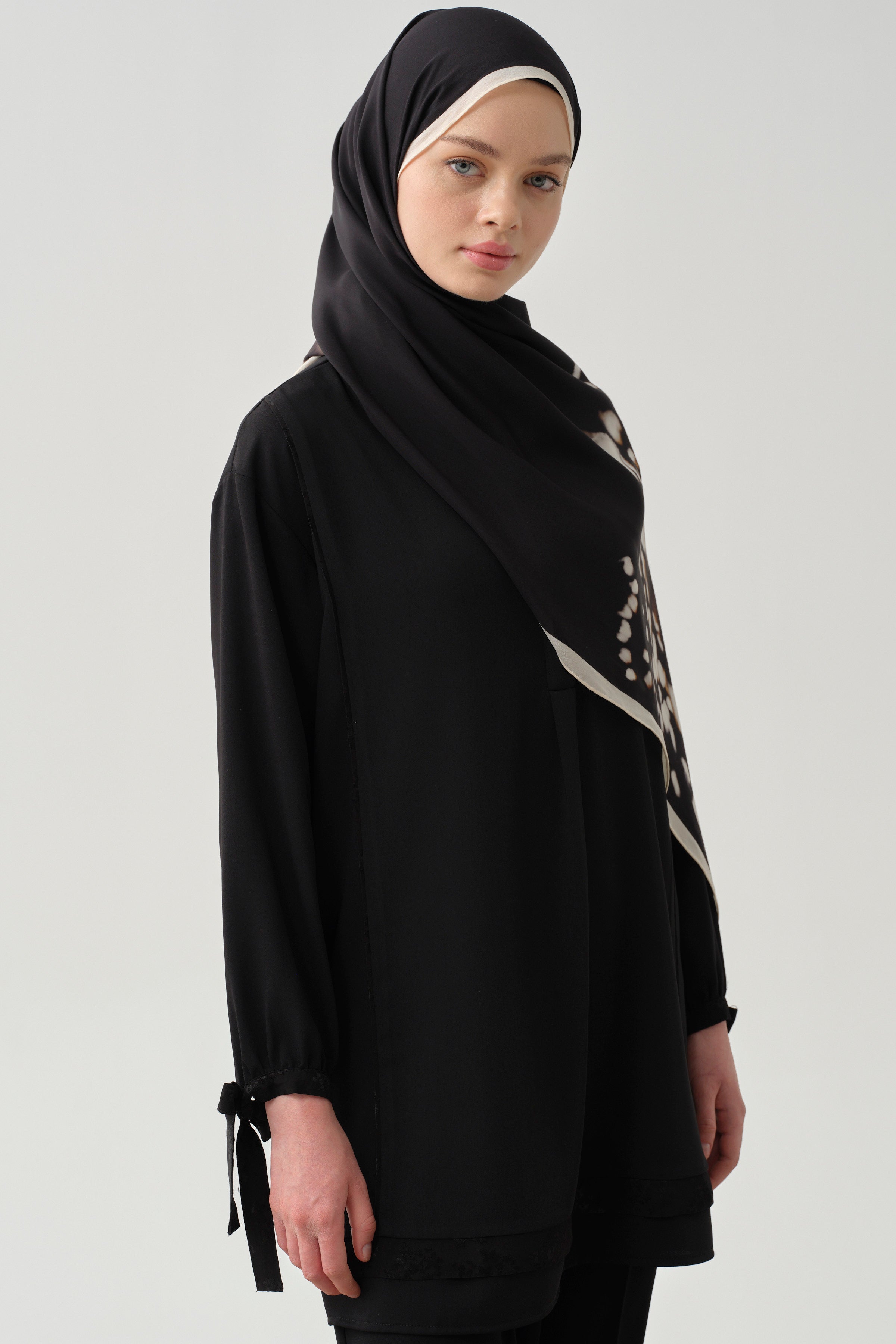 Yarım Pat Detaylı Garnili Tunik - Siyah TUGBA