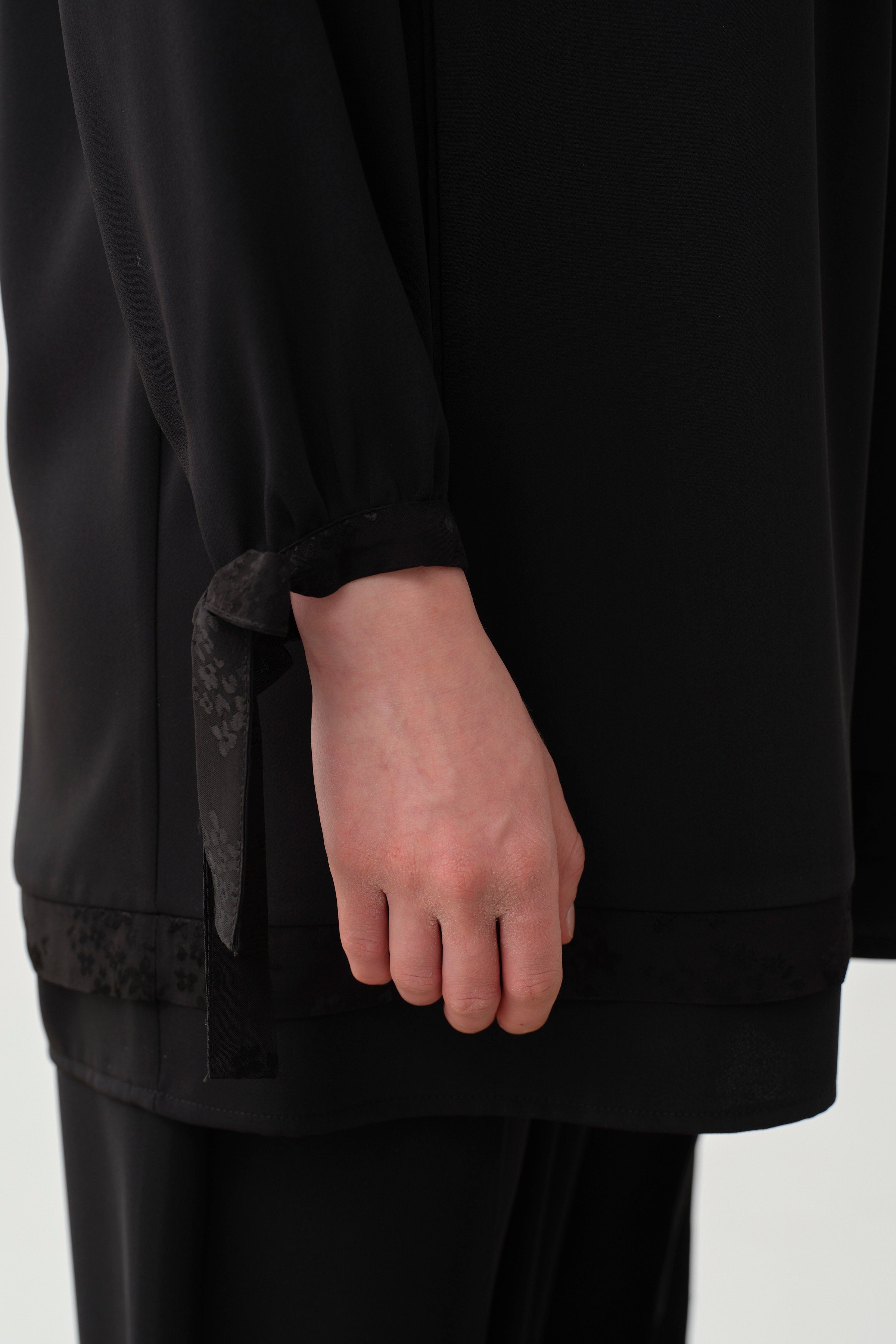 Yarım Pat Detaylı Garnili Tunik - Siyah TUGBA