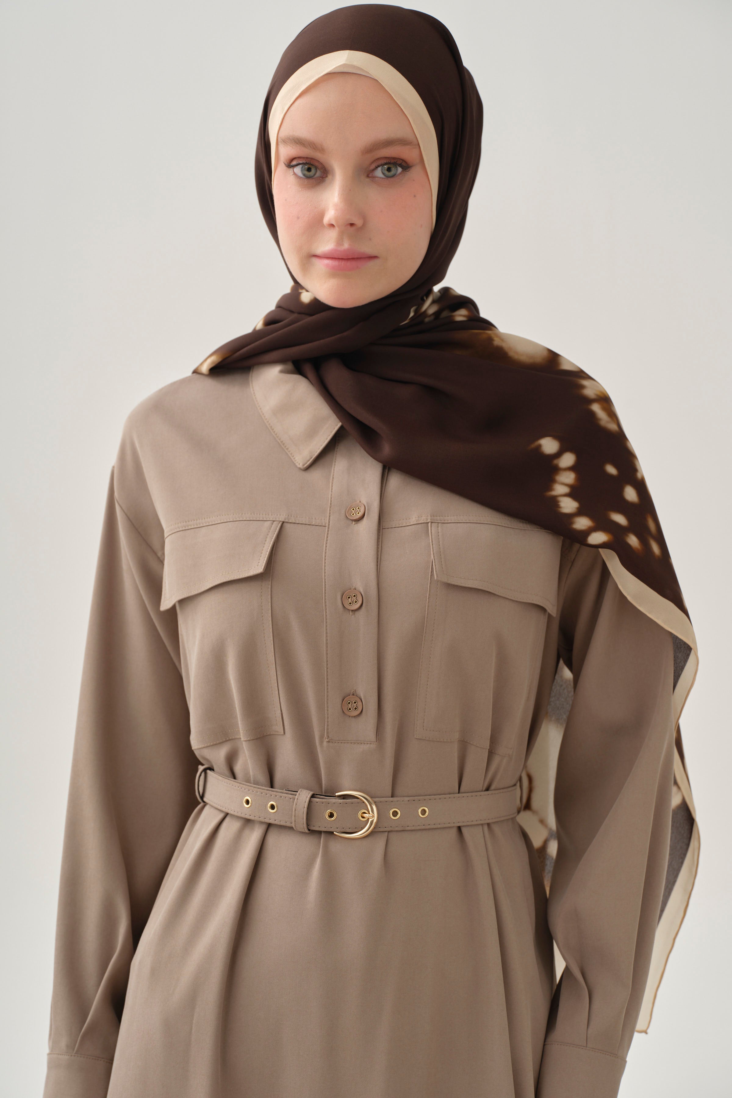 Yarım Patlı Kemerli Elbise - Vizon TUGBA