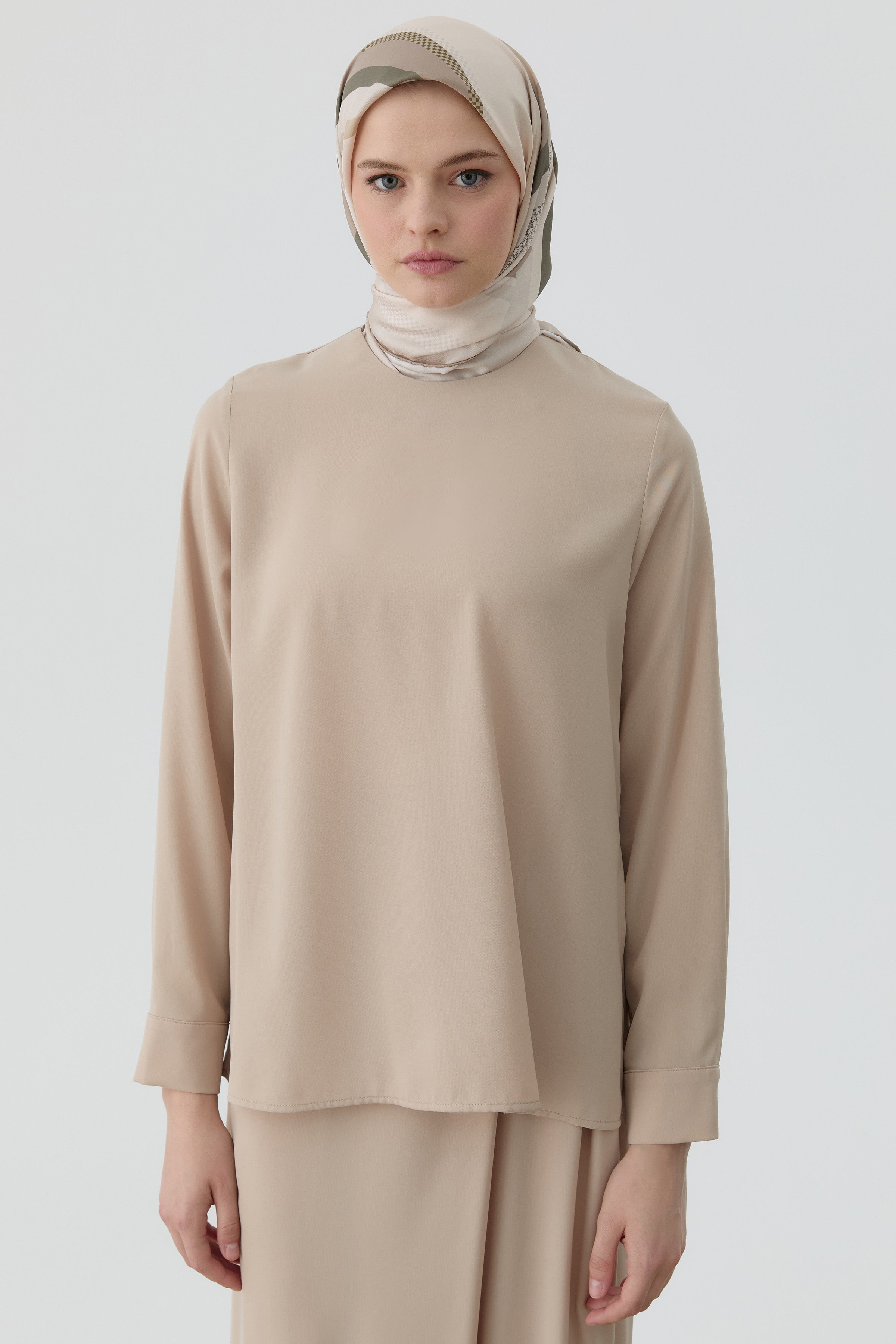 Yırtmaç Detaylı Bluz Tunik - Bej TUGBA