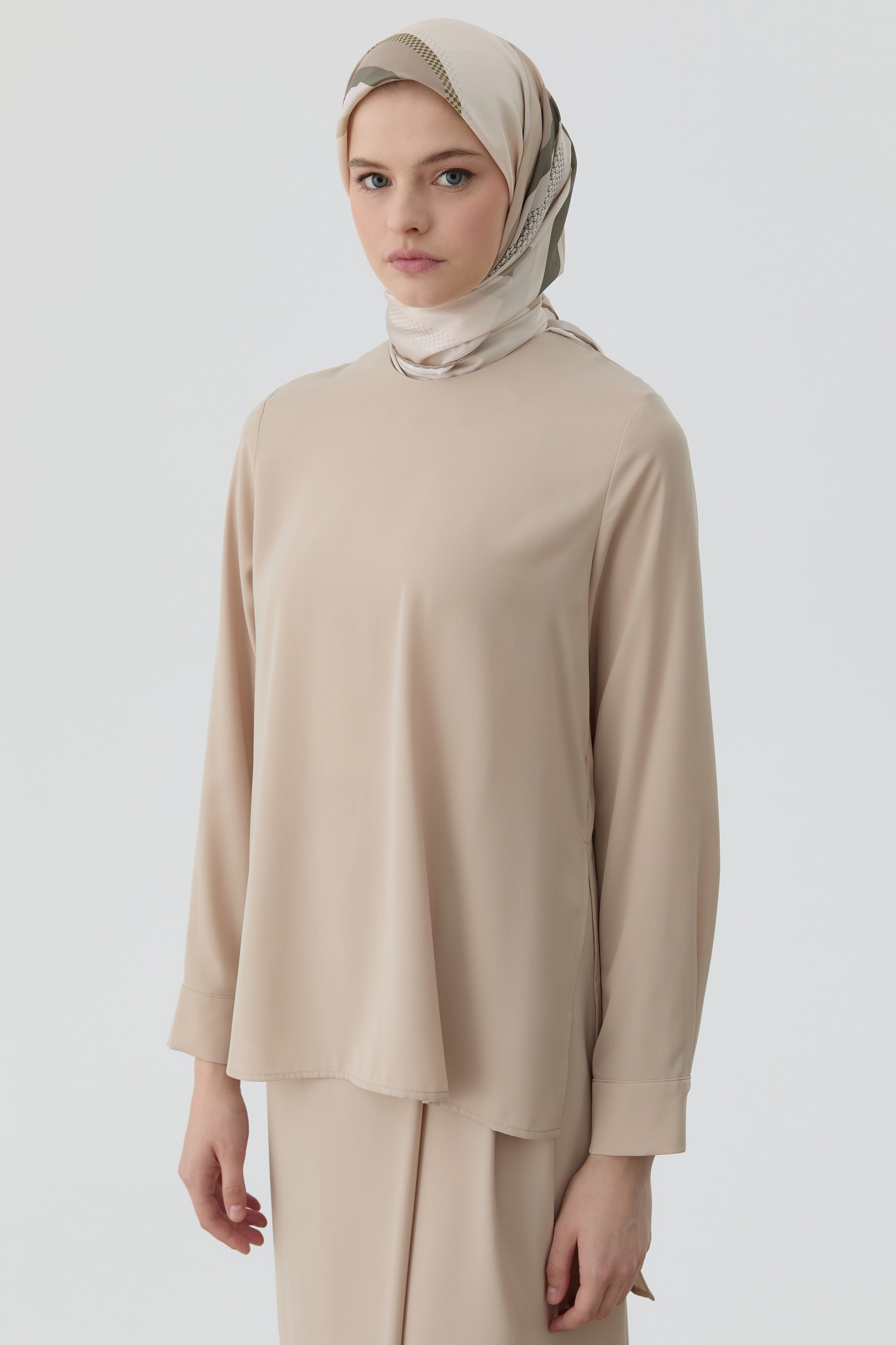 Yırtmaç Detaylı Bluz Tunik - Bej TUGBA