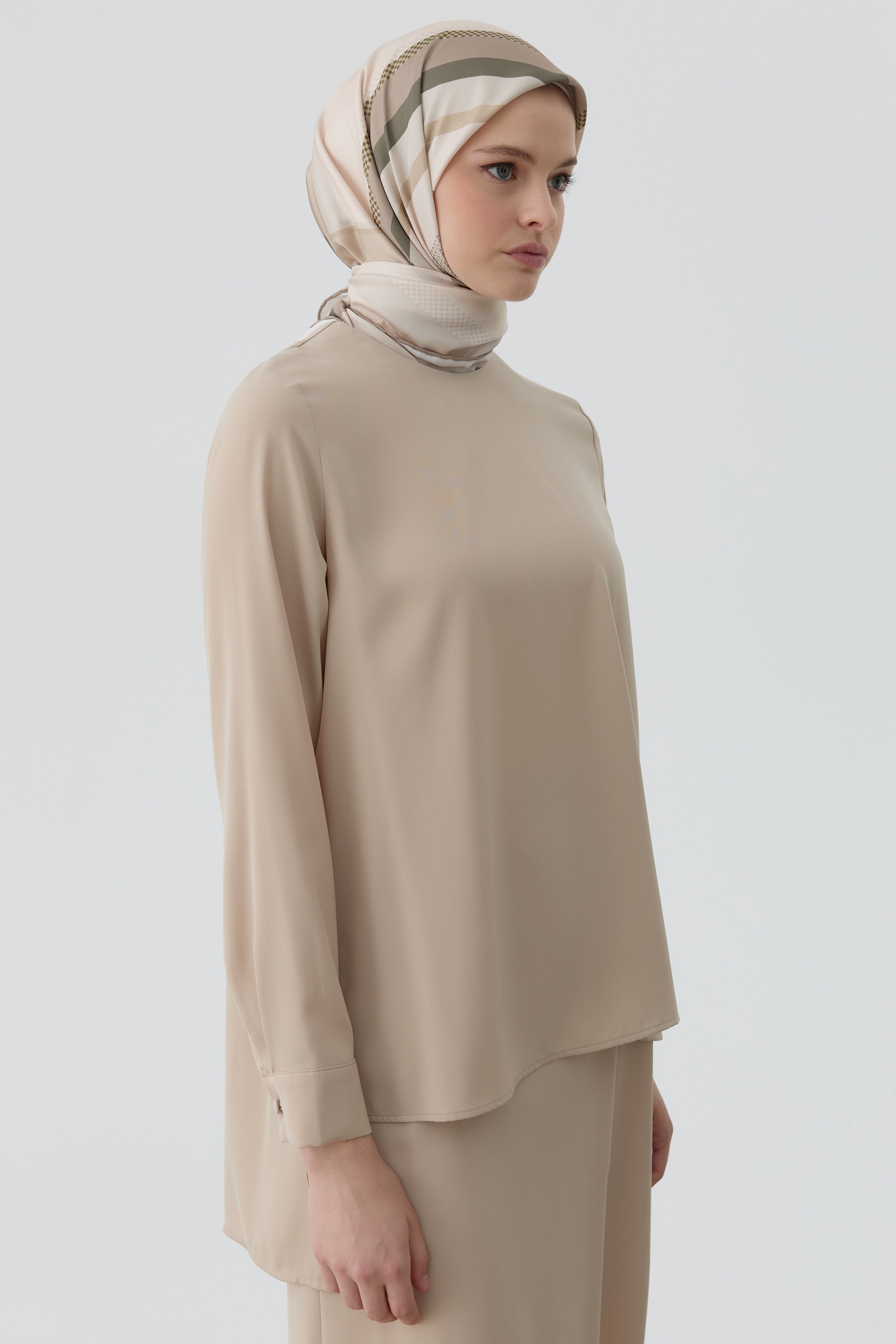 Yırtmaç Detaylı Bluz Tunik - Bej TUGBA