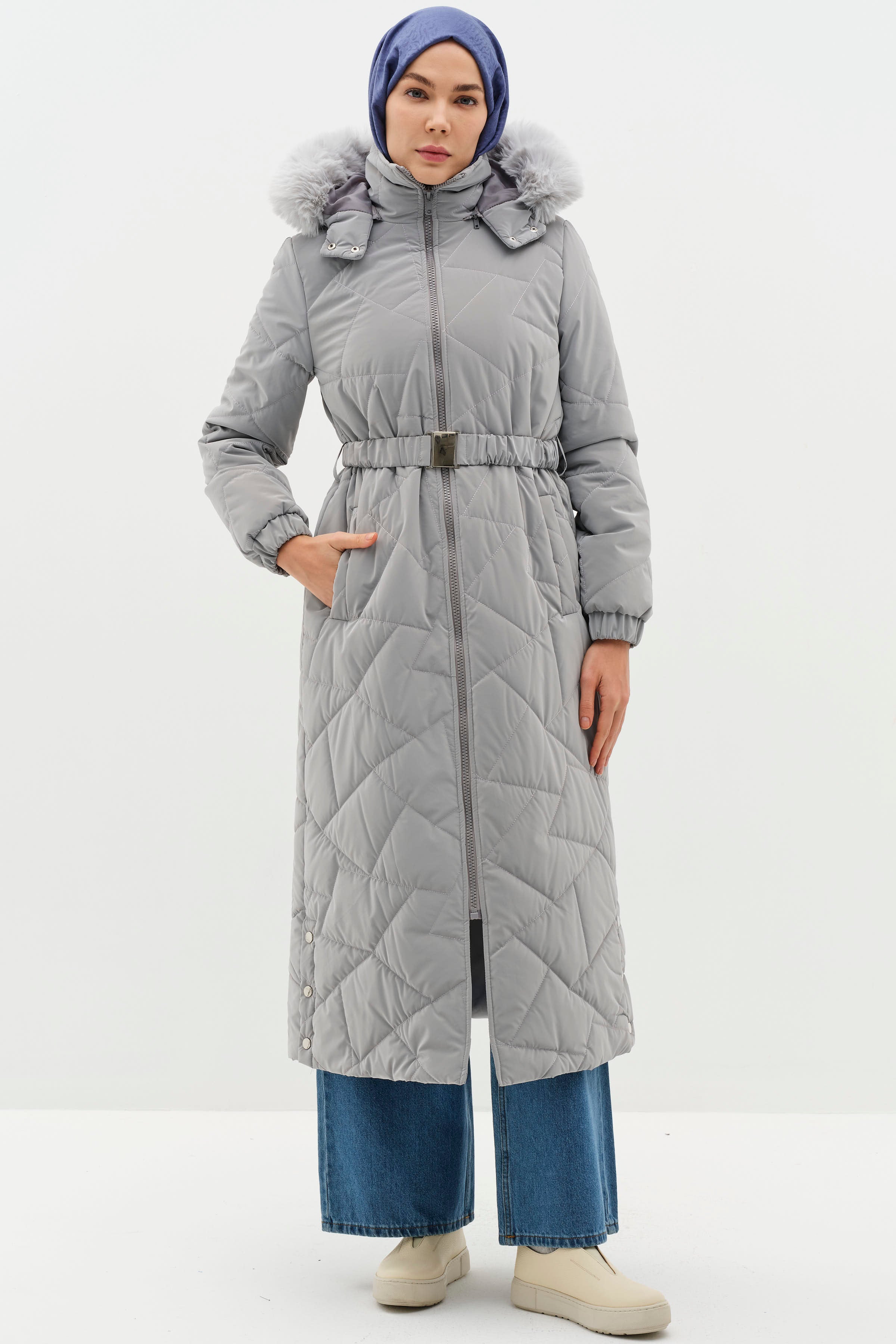 Yırtmaç Detaylı Kapüşonlu Kapitone Manto - Gri TUGBA