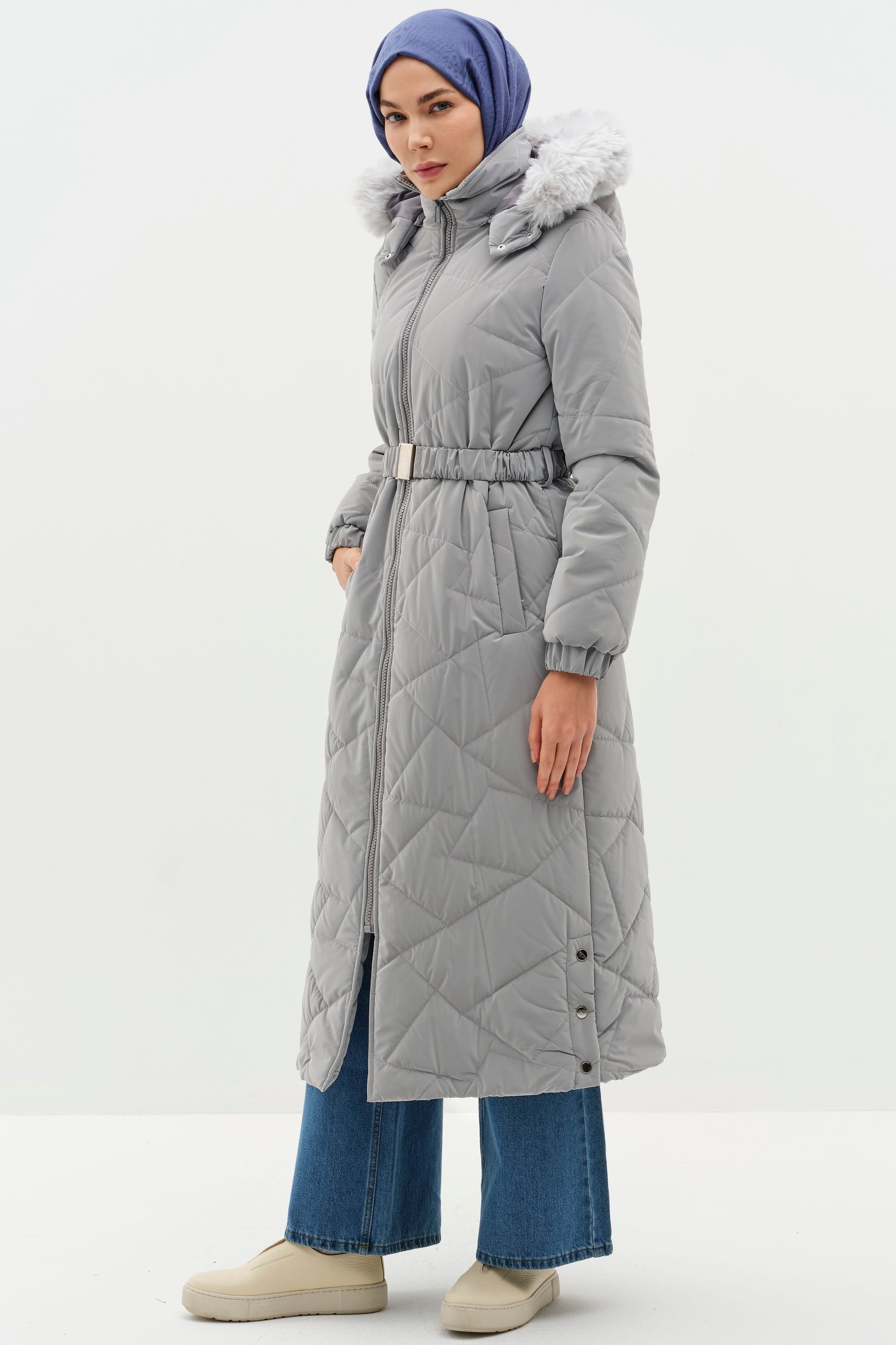 Yırtmaç Detaylı Kapüşonlu Kapitone Manto - Gri TUGBA