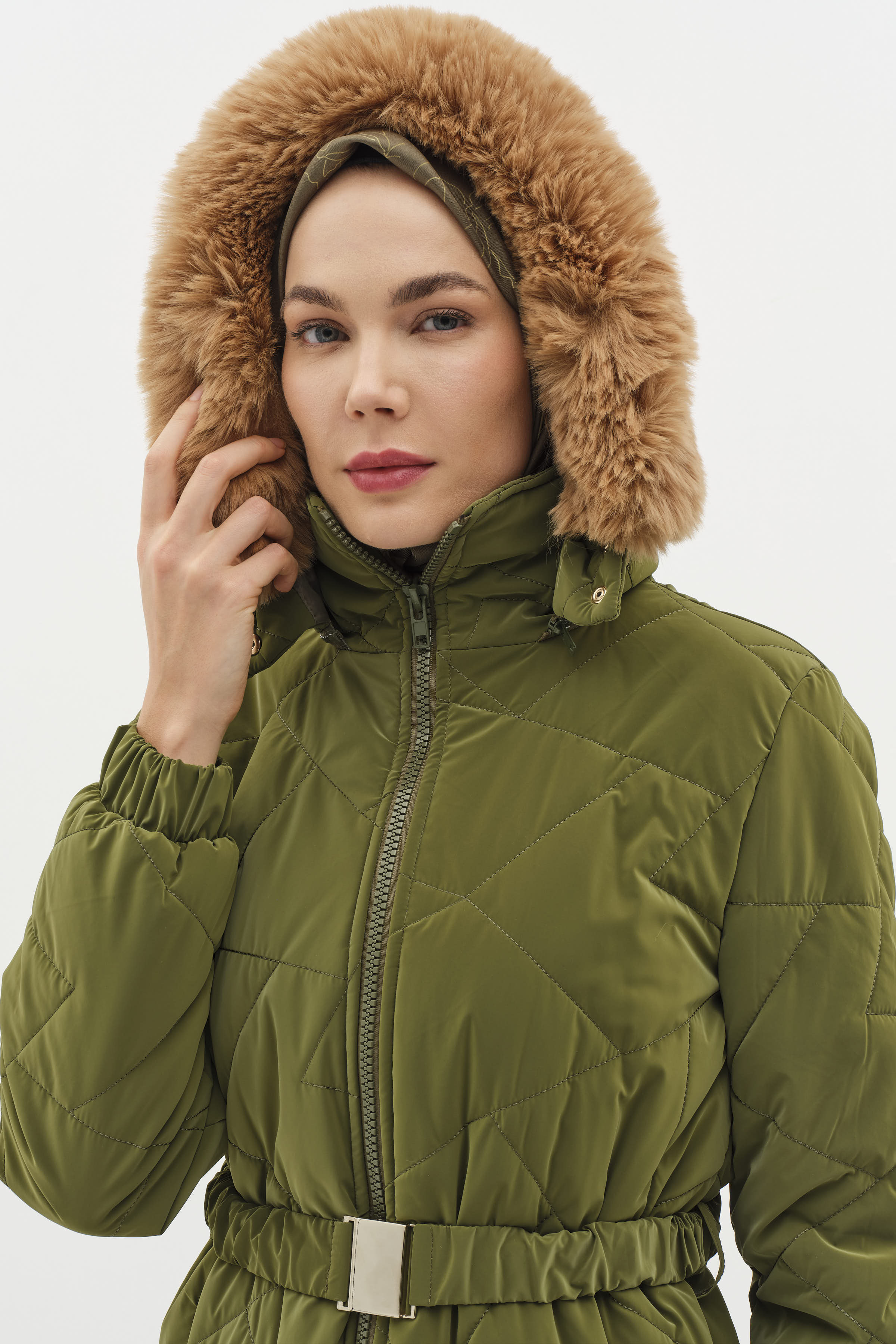 Yırtmaç Detaylı Kapüşonlu Kapitone Manto - Haki TUGBA