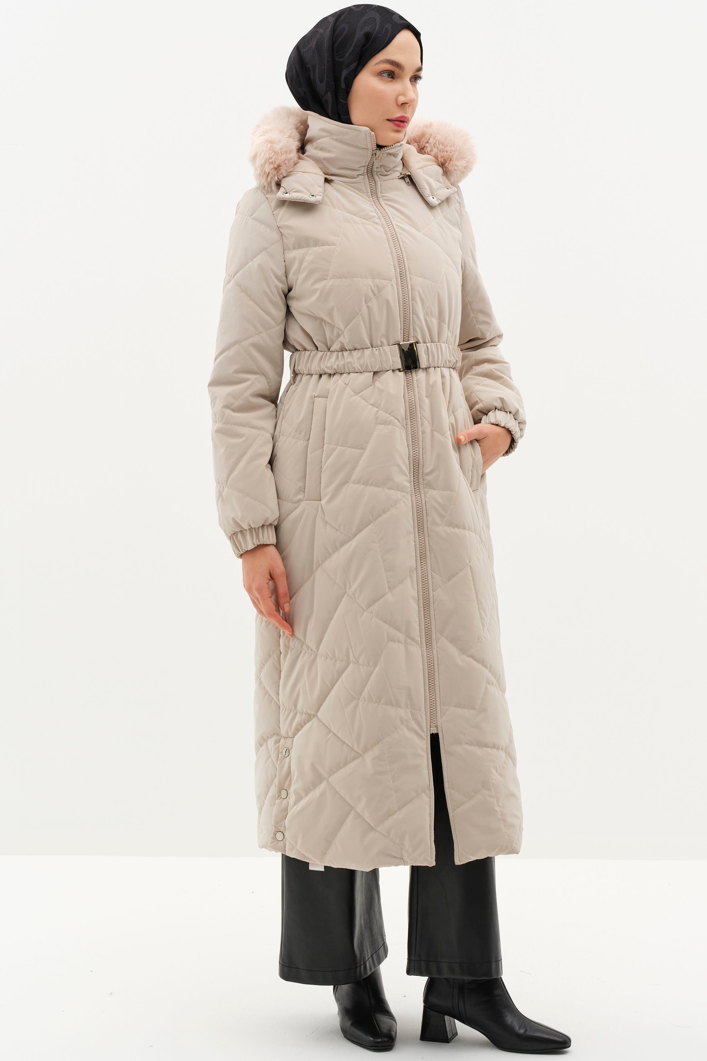 Yırtmaç Detaylı Kapüşonlu Kapitone Manto - Taş TUGBA