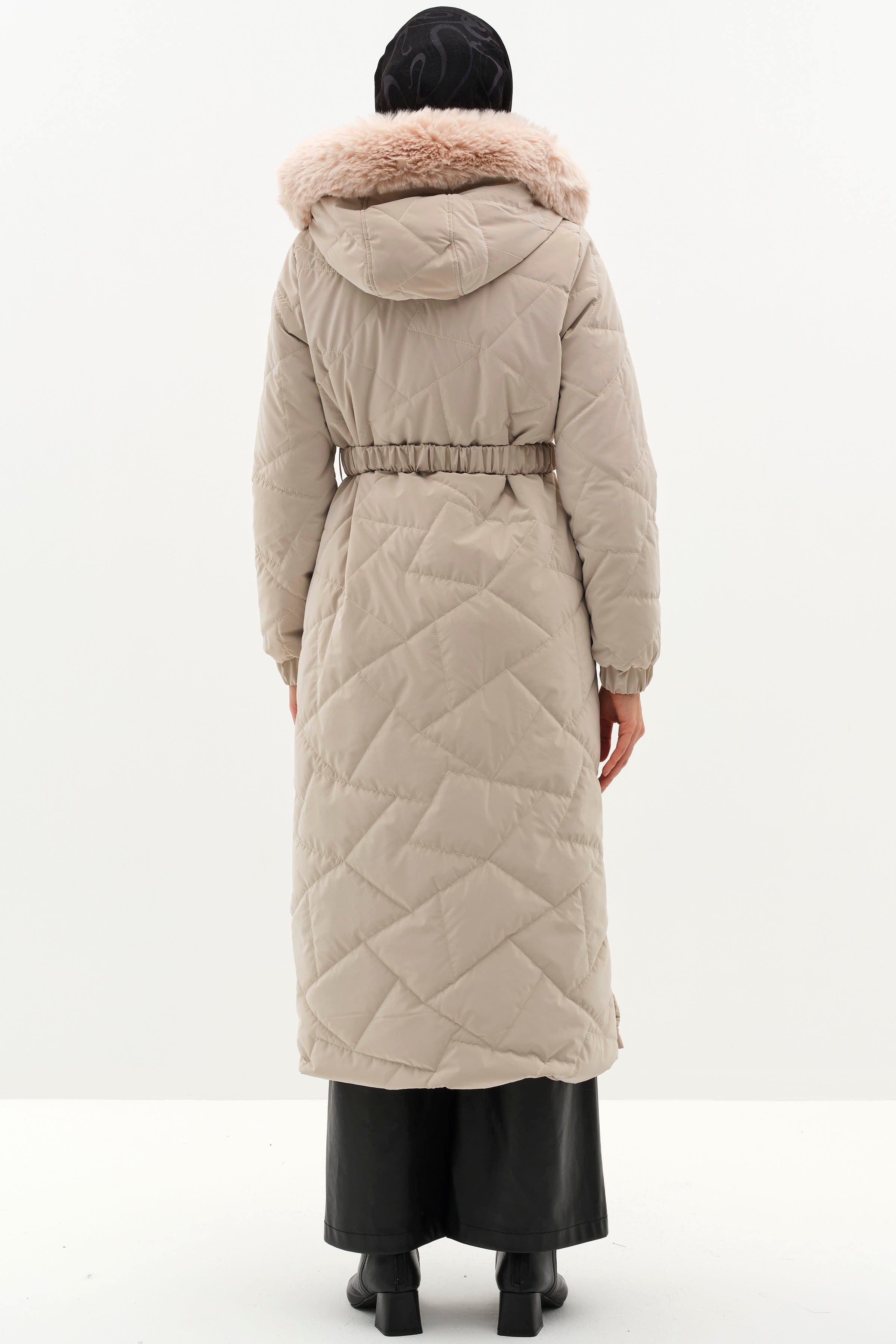 Yırtmaç Detaylı Kapüşonlu Kapitone Manto - Taş TUGBA