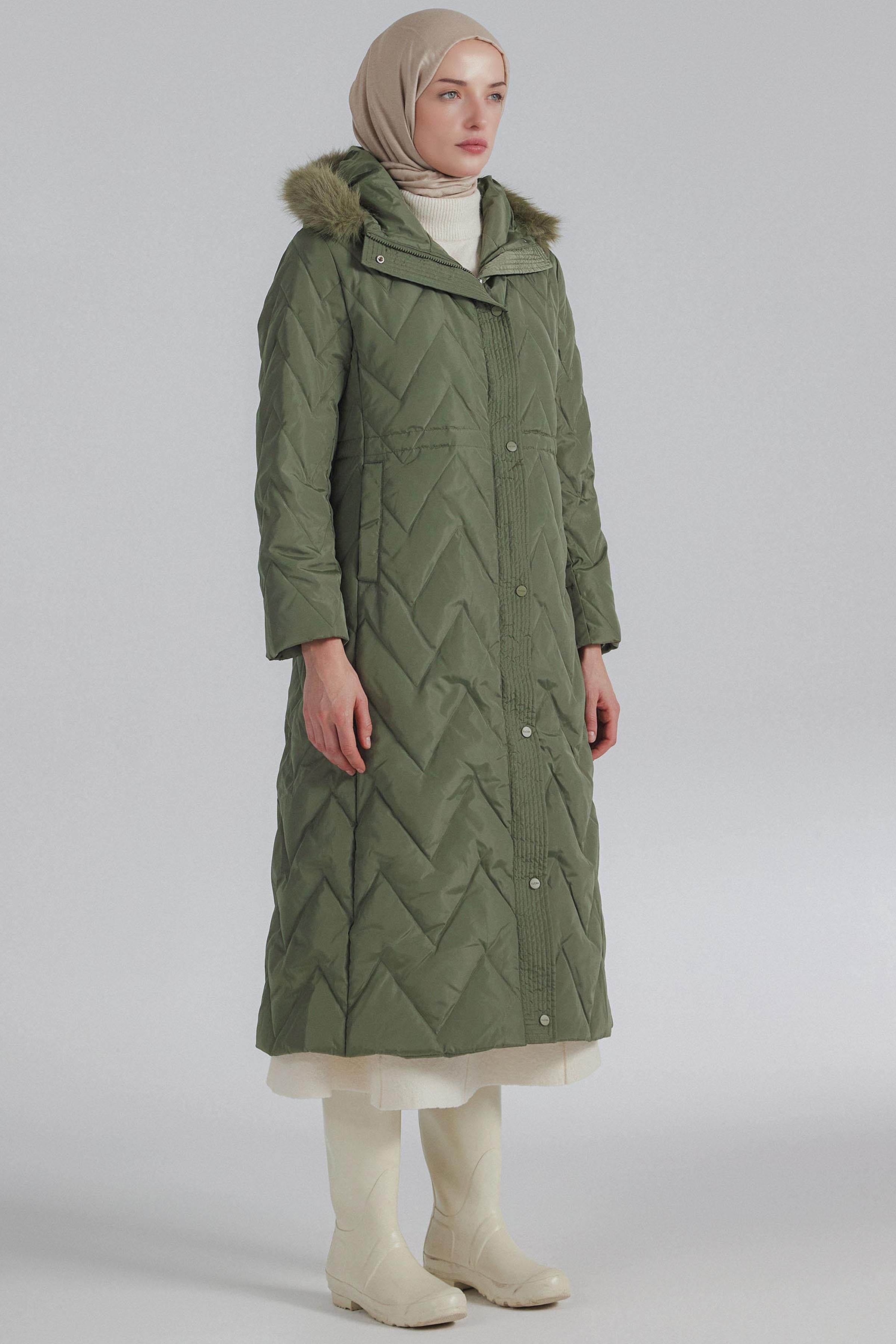 Zikzak Desenli Kaz Tüyü Manto - Haki TUGBA