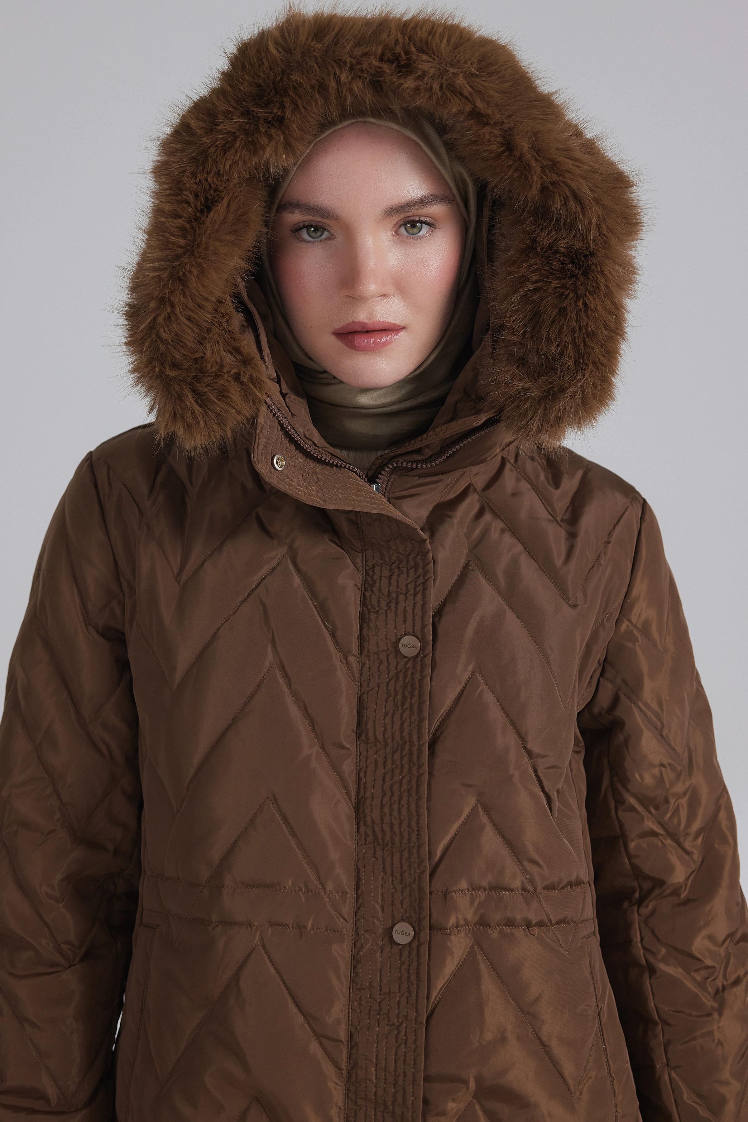 Zikzak Desenli Kaz Tüyü Manto - Kahve TUGBA