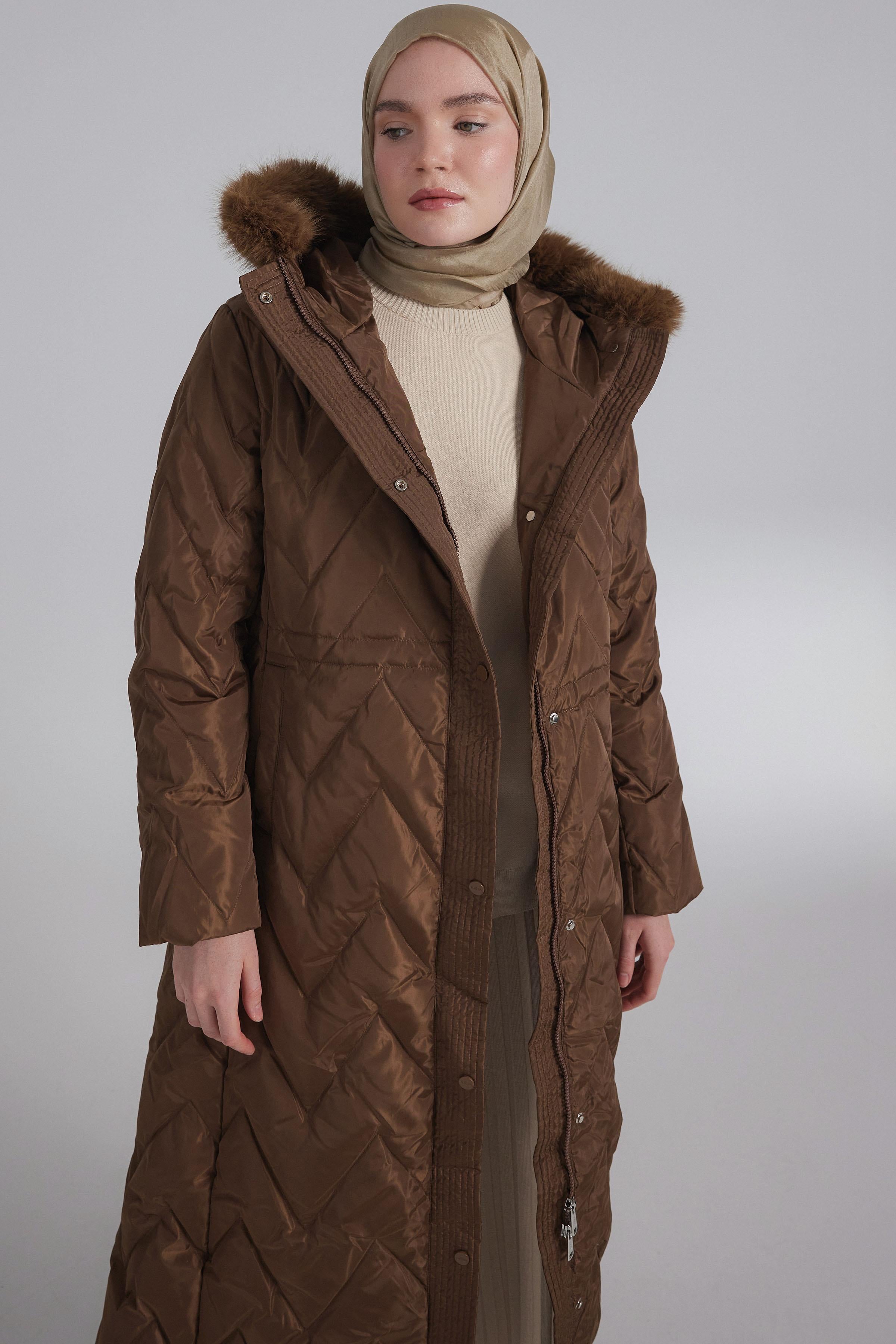 Zikzak Desenli Kaz Tüyü Manto - Kahve TUGBA