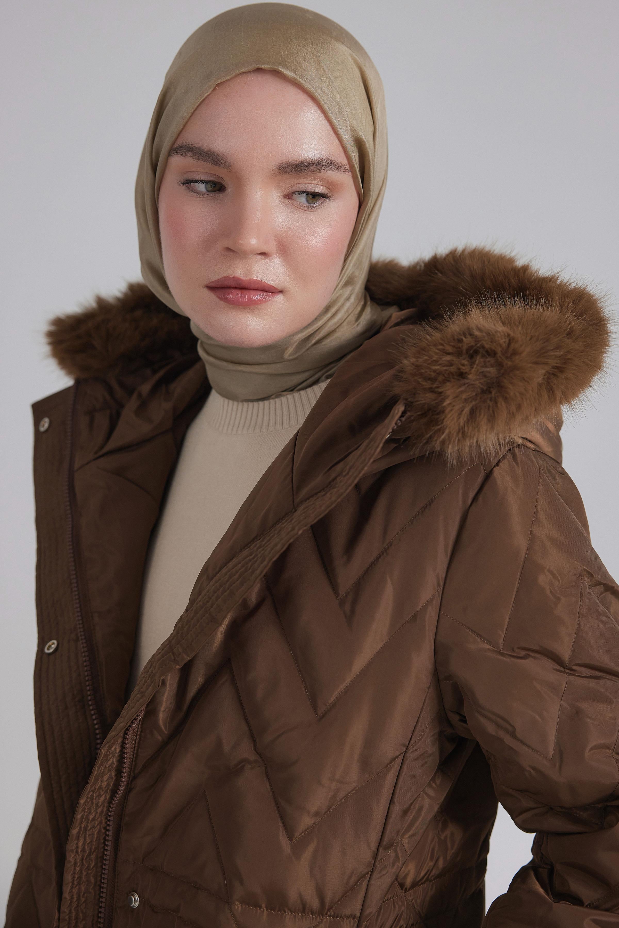 Zikzak Desenli Kaz Tüyü Manto - Kahve TUGBA