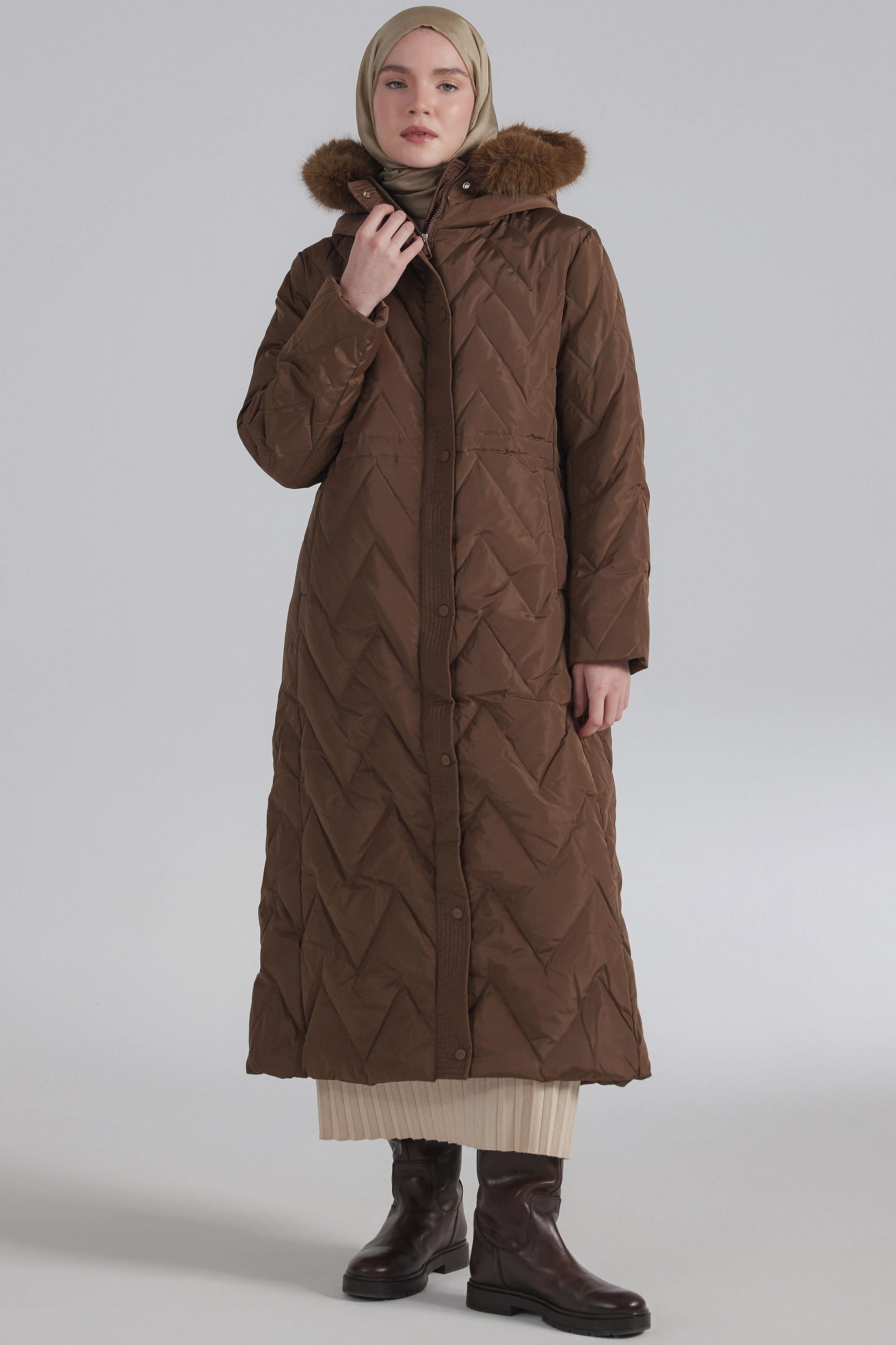 Zikzak Desenli Kaz Tüyü Manto - Kahve TUGBA