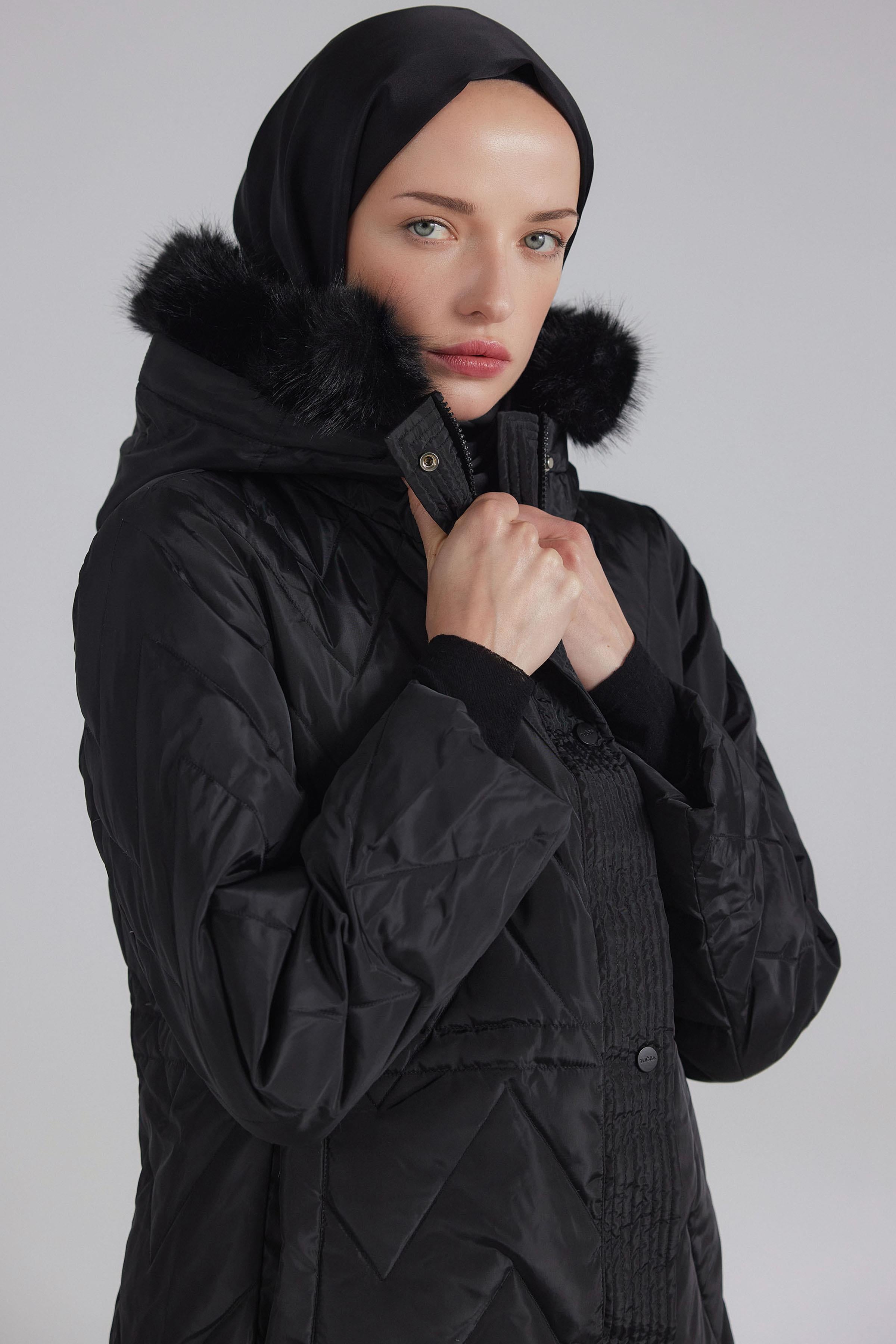 Zikzak Desenli Kaz Tüyü Manto - Siyah TUGBA