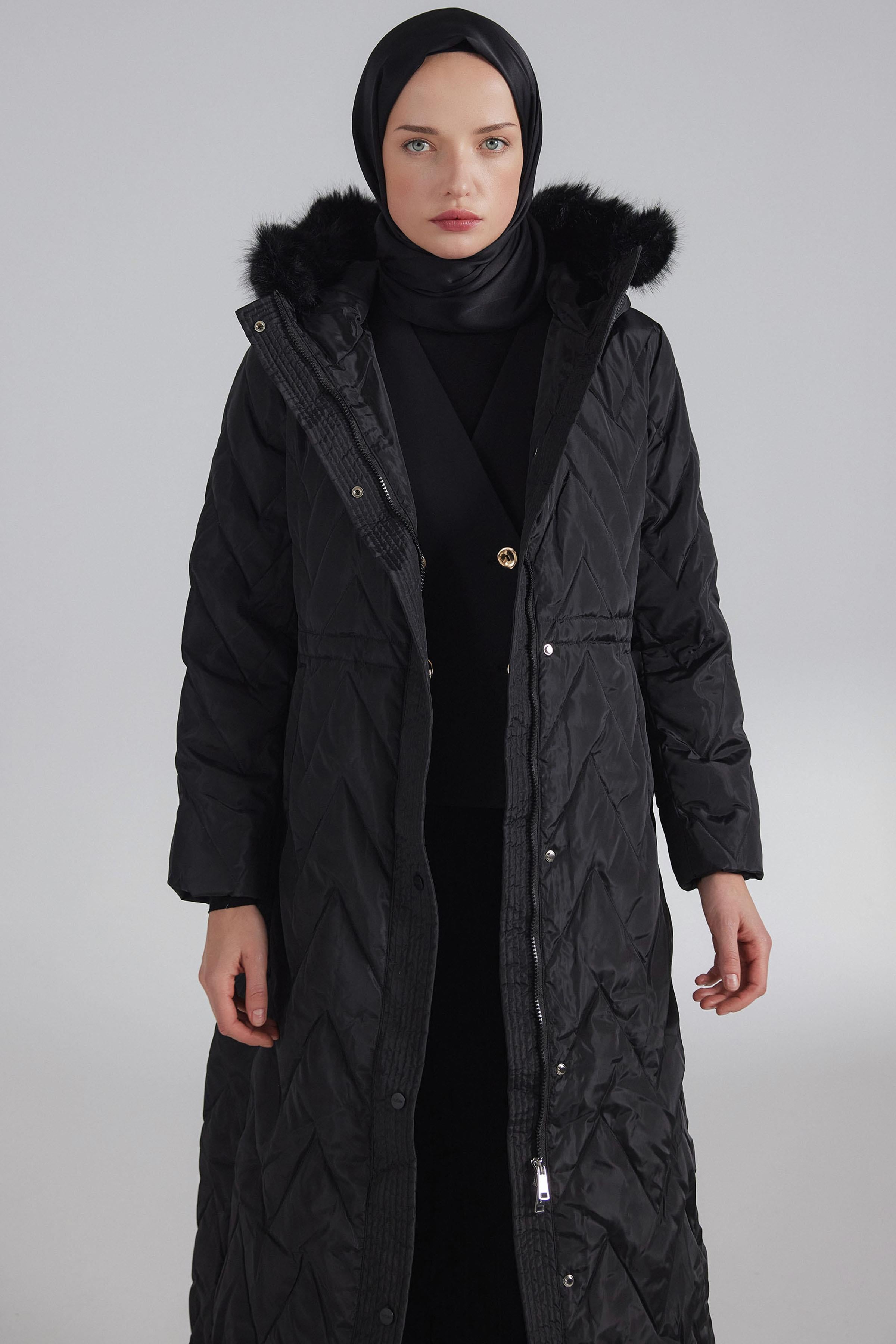 Zikzak Desenli Kaz Tüyü Manto - Siyah TUGBA