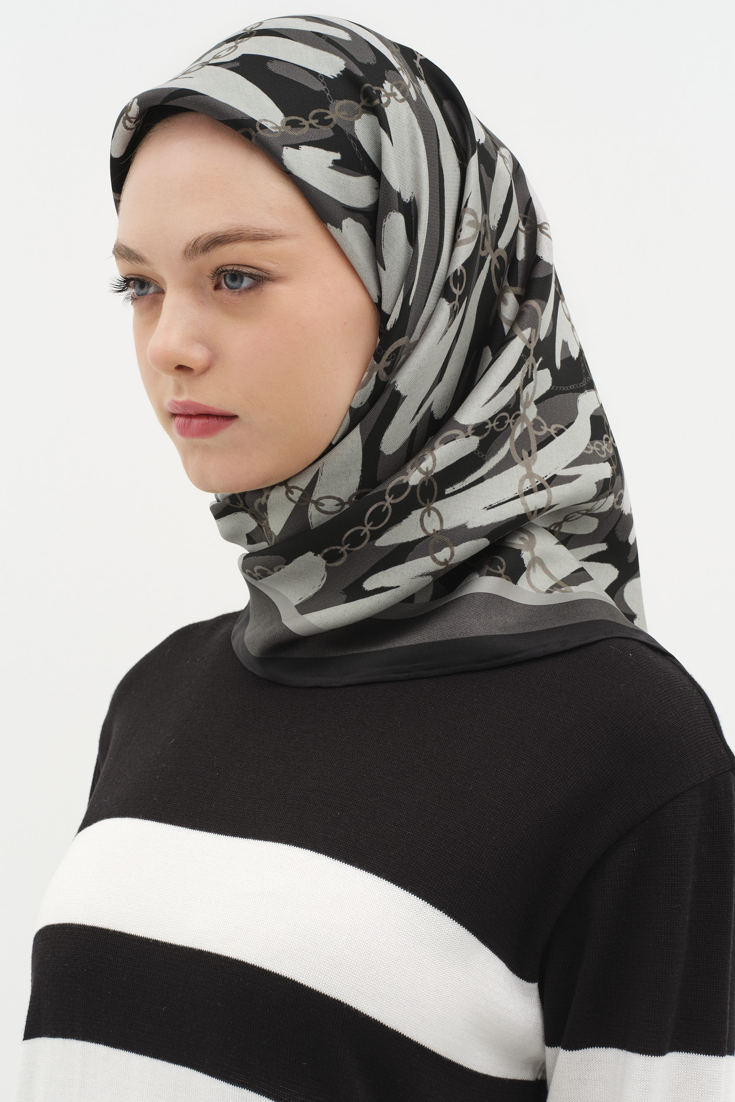 Zincir Desen Twill İpek Eşarp - Antrasit TUGBA