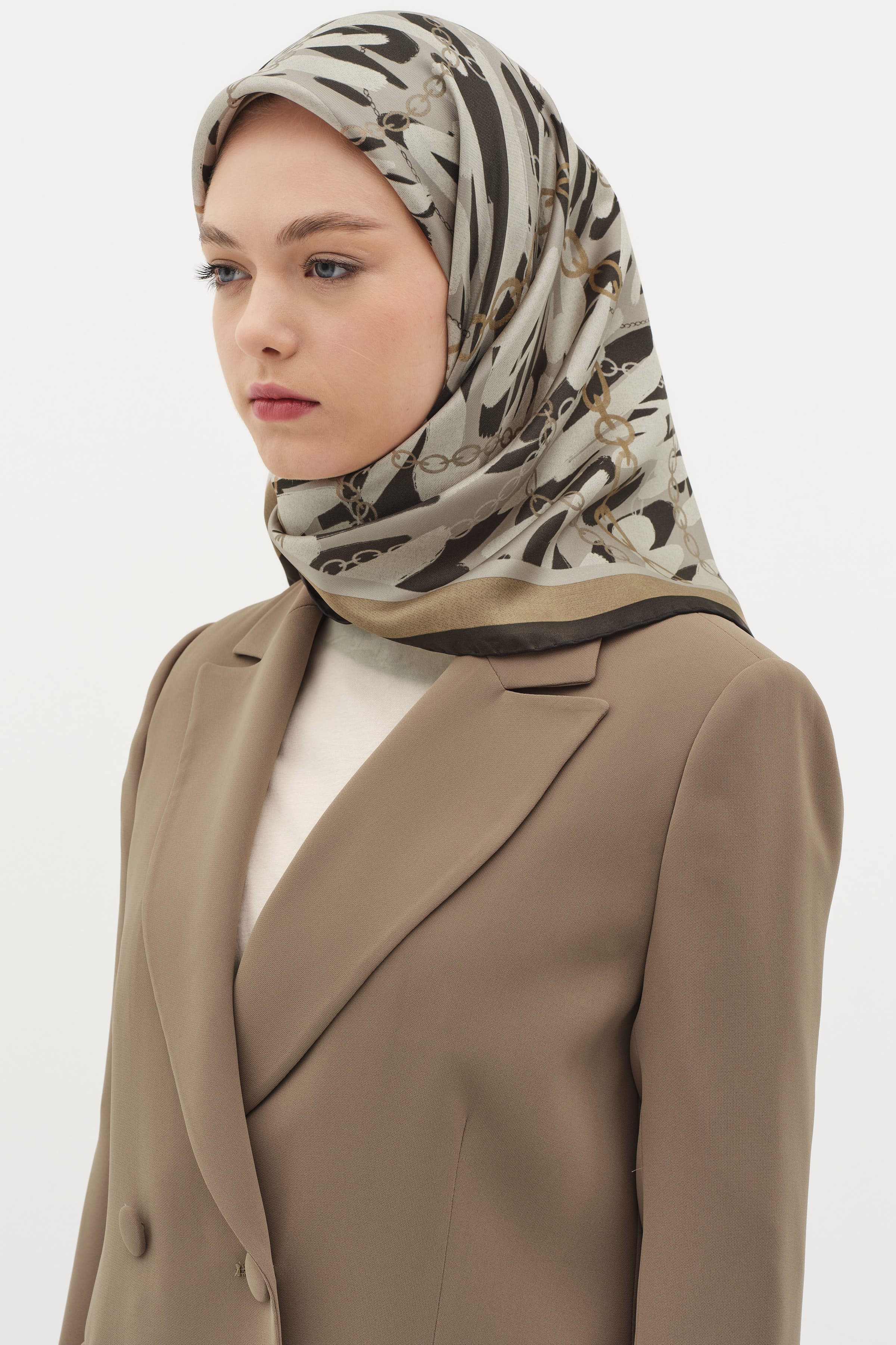 Zincir Desen Twill İpek Eşarp - Kahve TUGBA