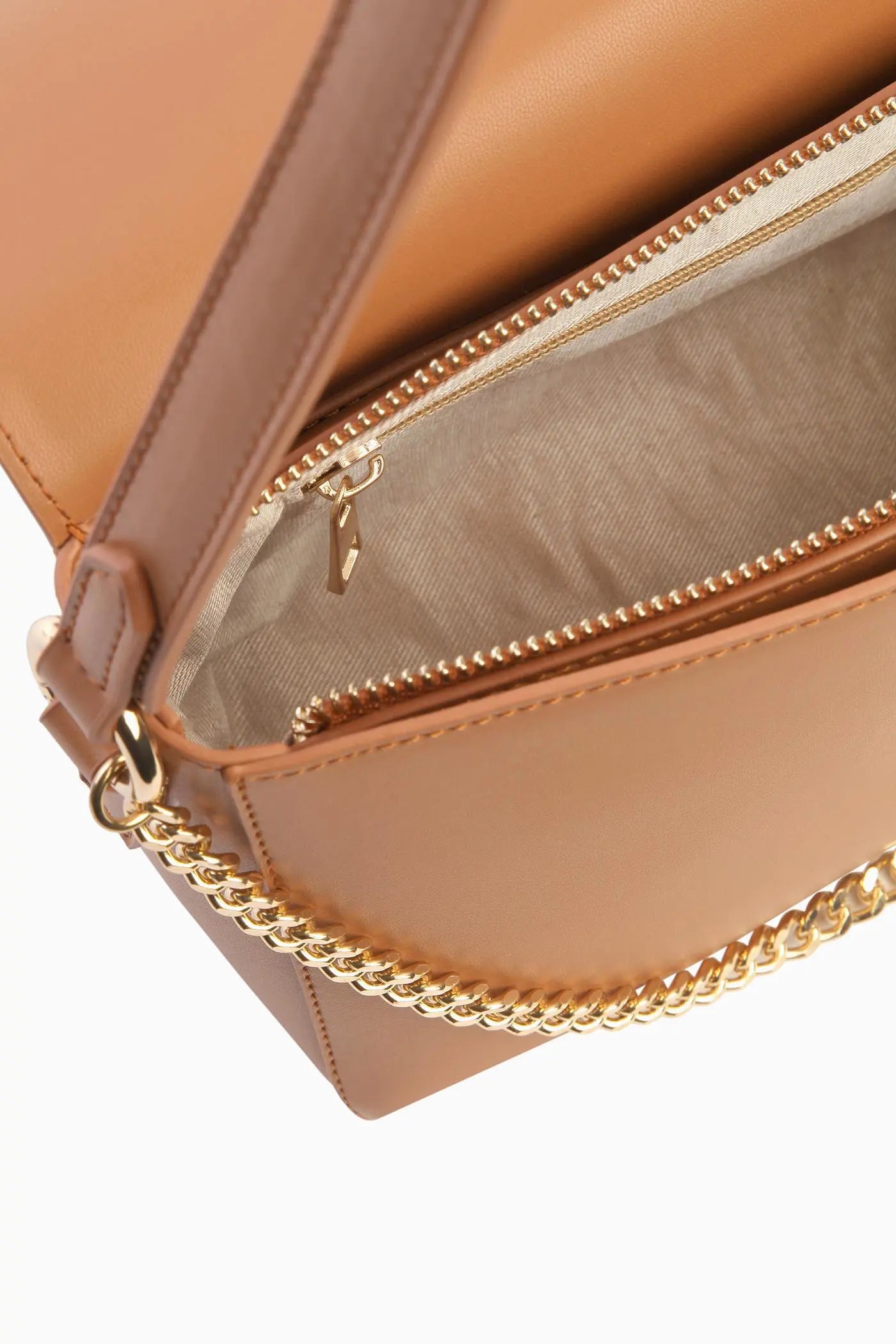 Zincir Detaylı Flap Çanta - Taba TUGBA