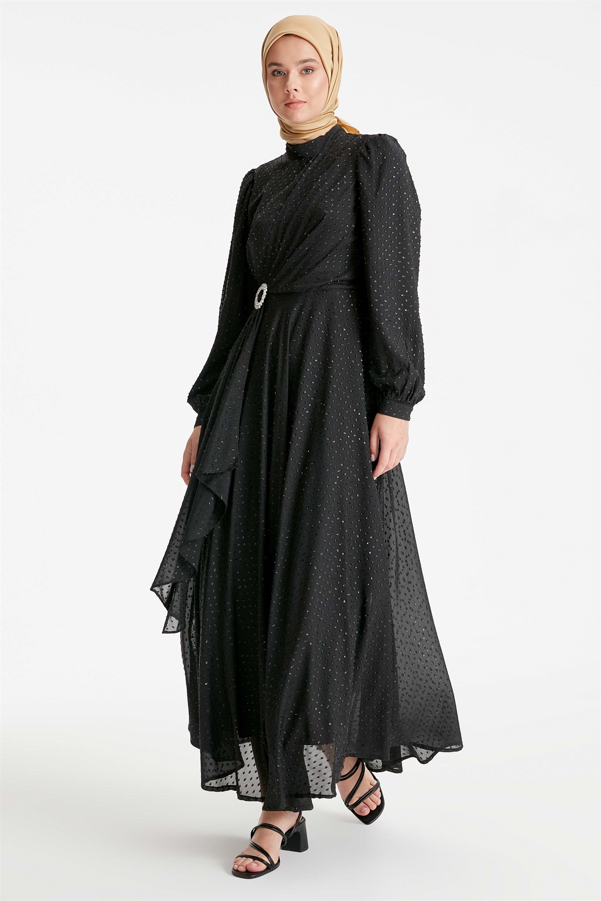 Taş Tokalı Büzgü Detaylı Elbise - Siyah