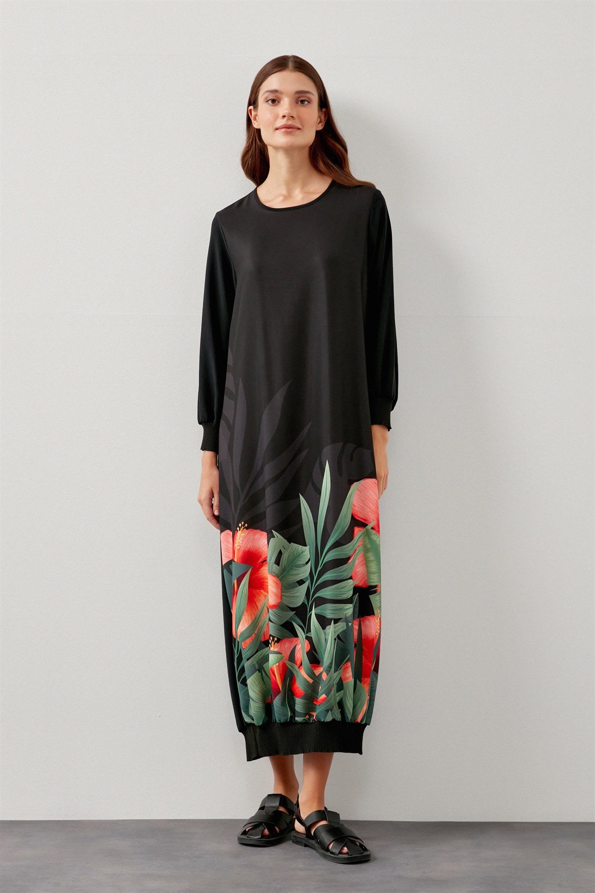 Sıfır Yaka Büyük Çiçek Desenli Ribana Detaylı Elbise - Siyah