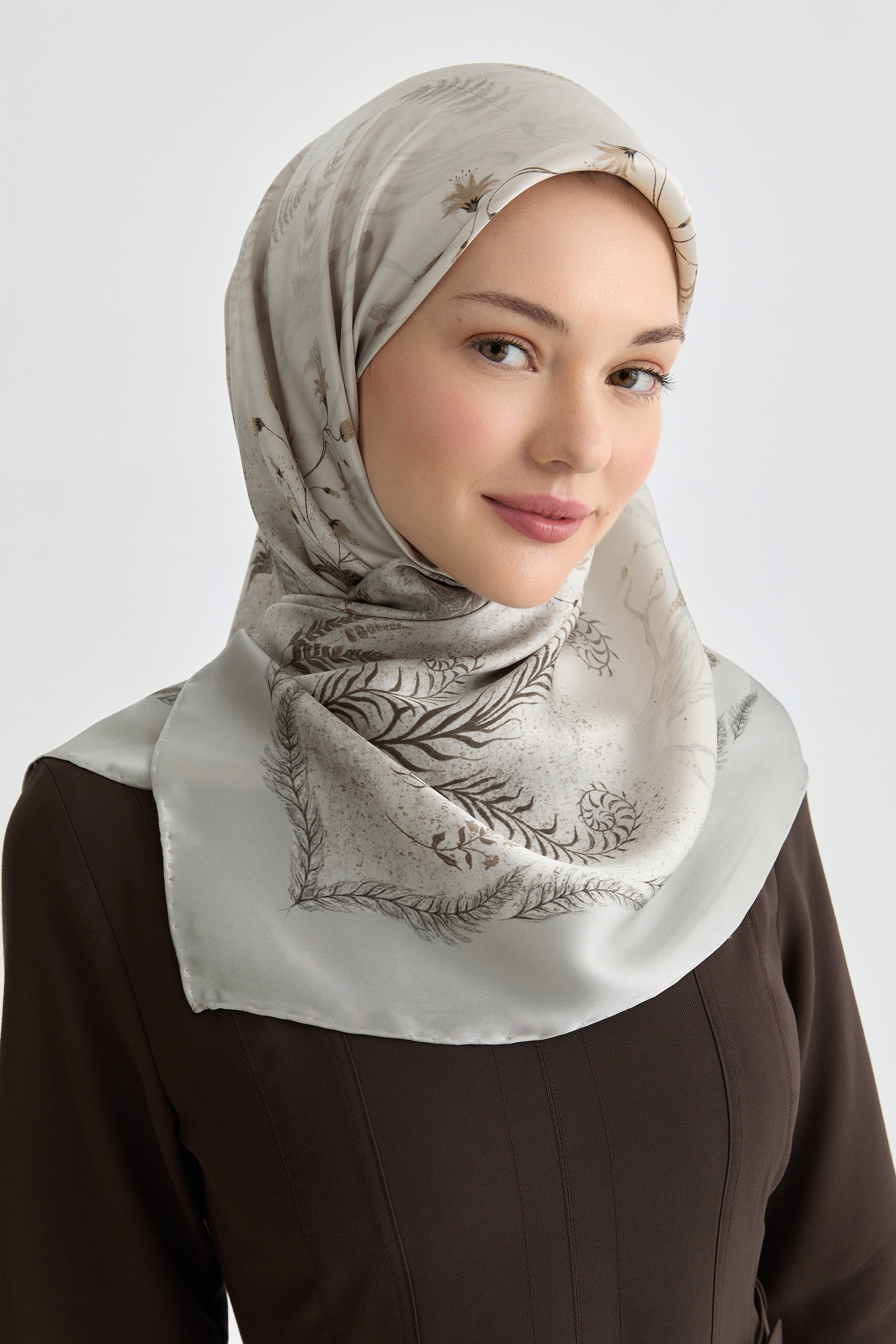 Aden Sura İpek Eşarp - Gümüş TUGBA