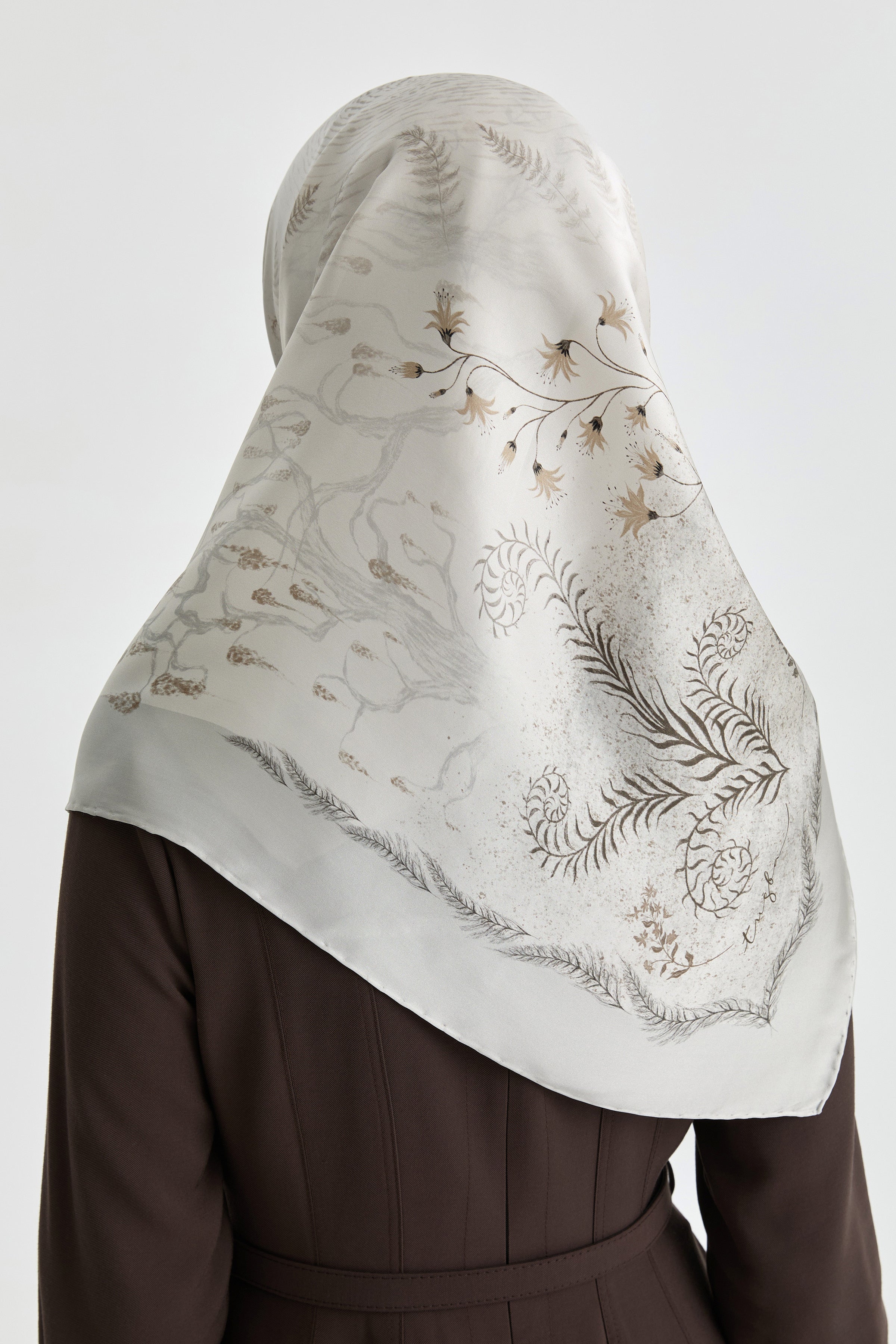 Aden Sura İpek Eşarp - Gümüş TUGBA