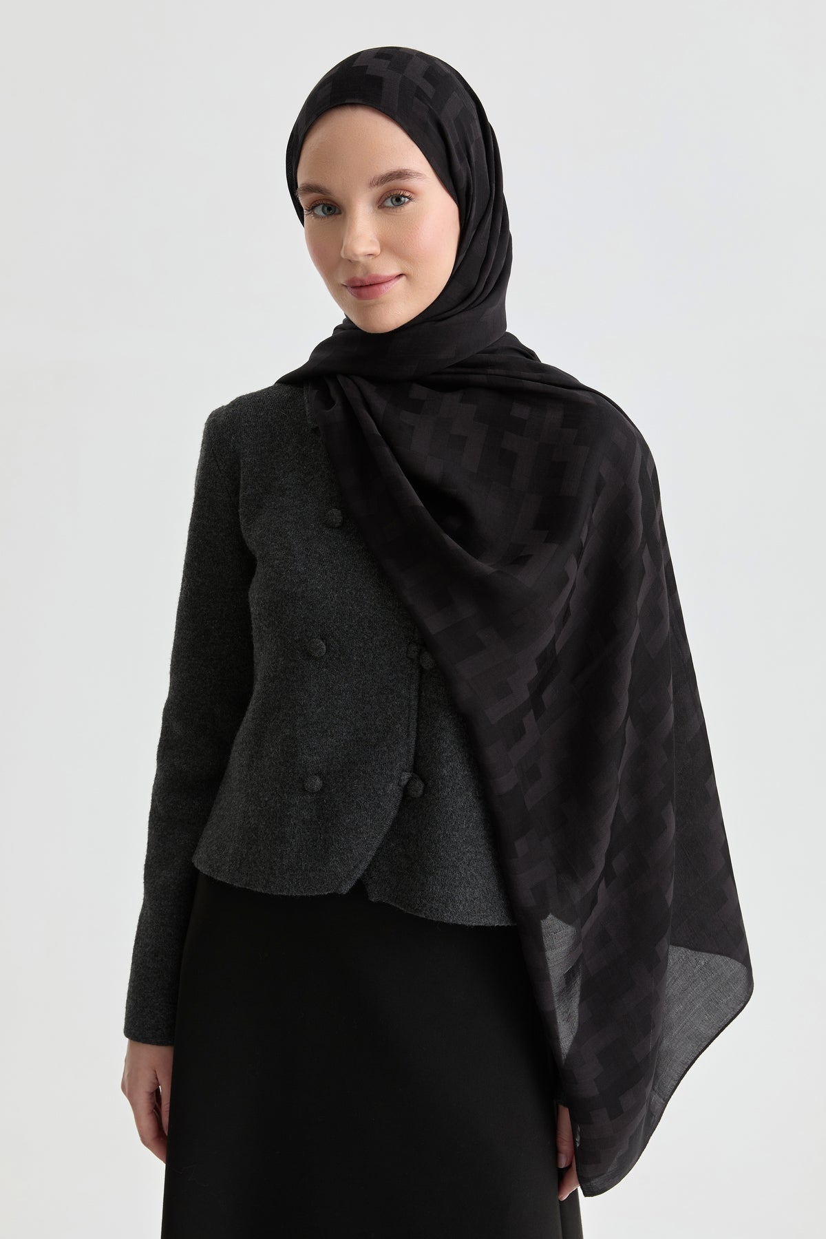 Serra Jakar Natural Şal - Siyah TUGBA